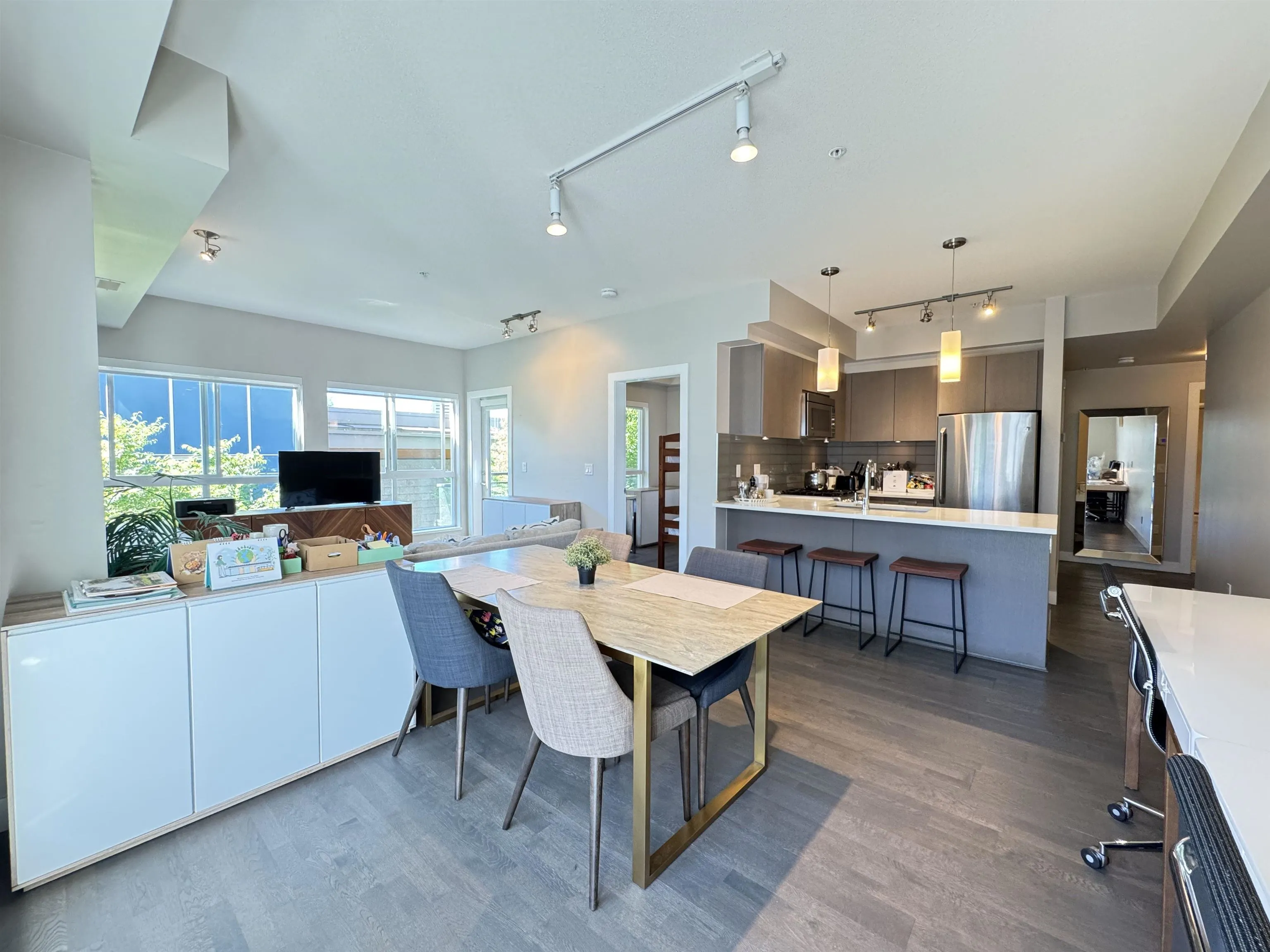 206 10033 River Drive