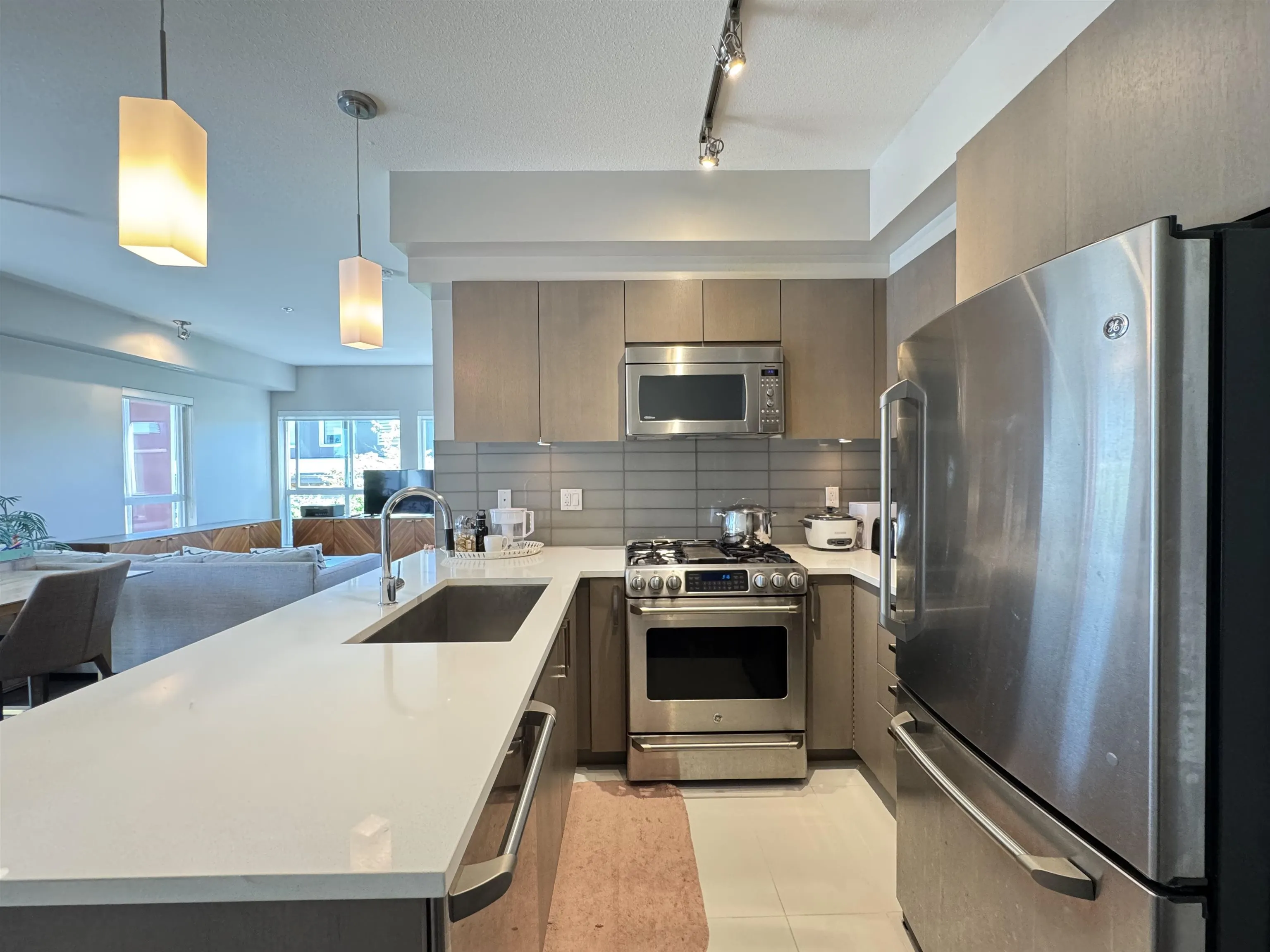 206 10033 River Drive
