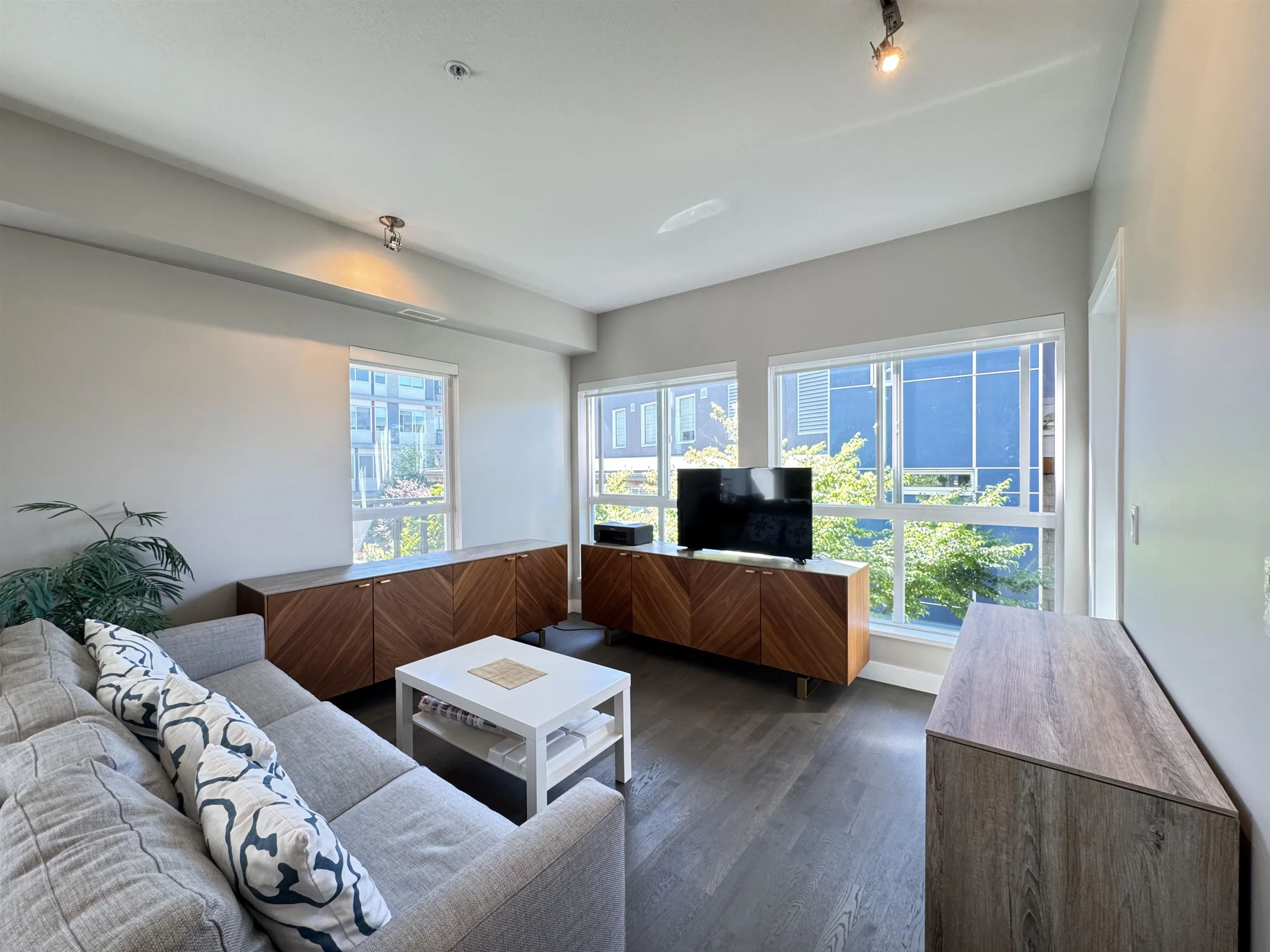 206 10033 River Drive