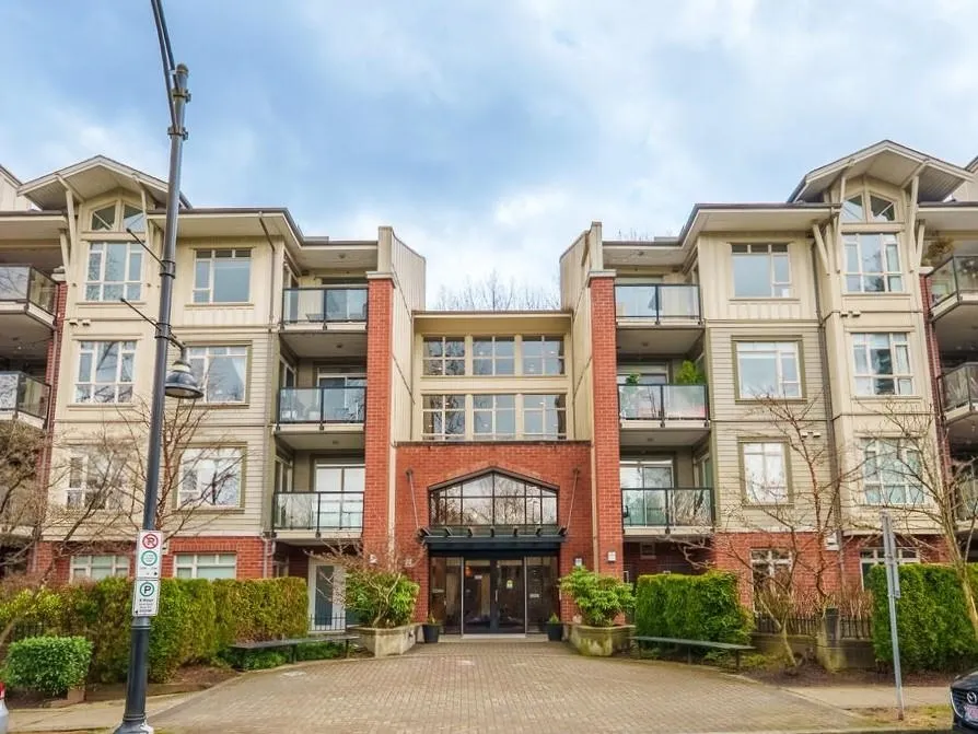 105 100 Capilano Road