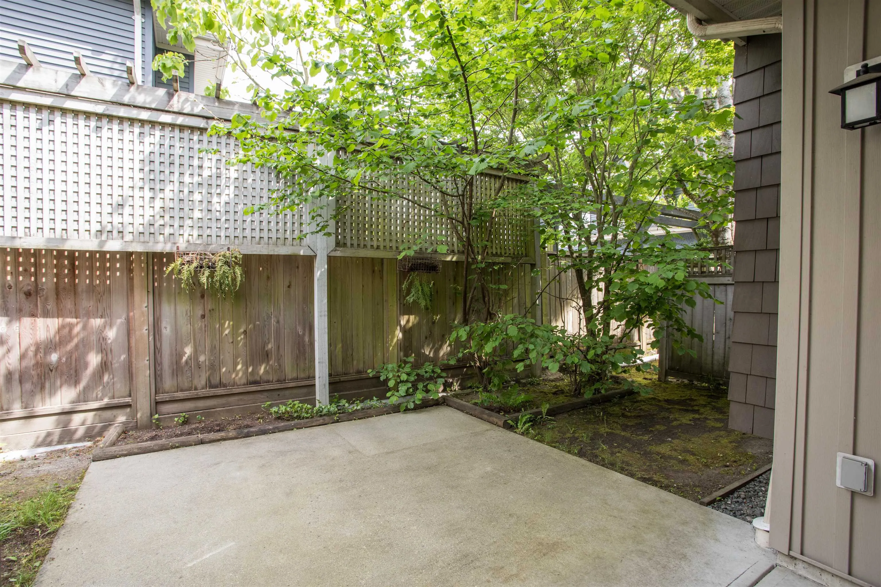 16 8600 No. 3 Road