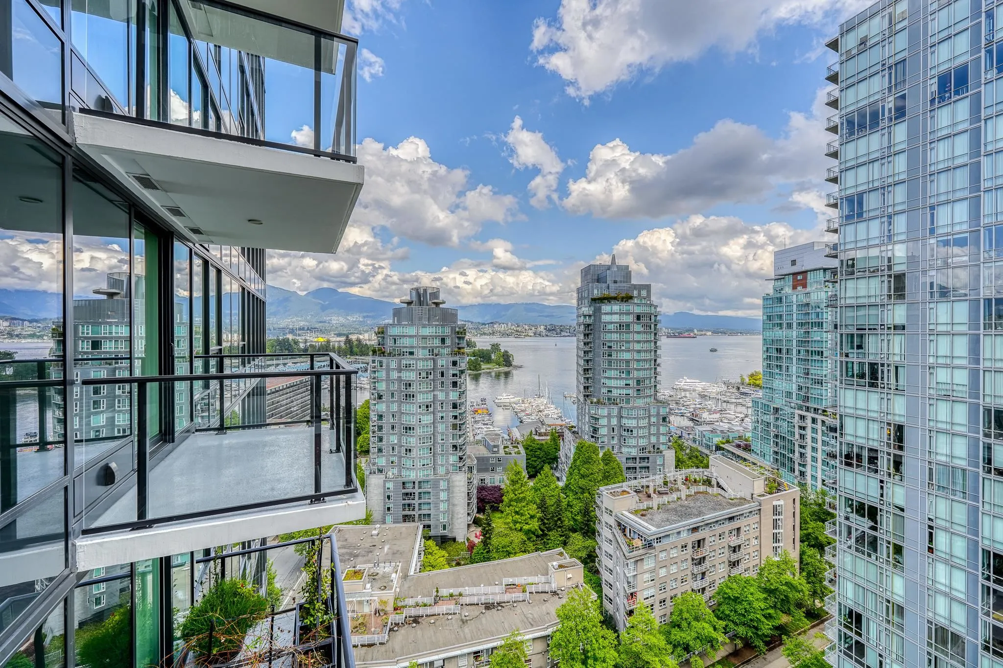 1703 620 Cardero Street