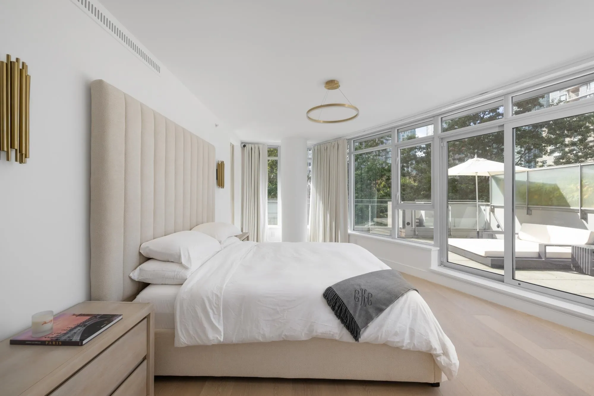 301 1233 W Cordova Street