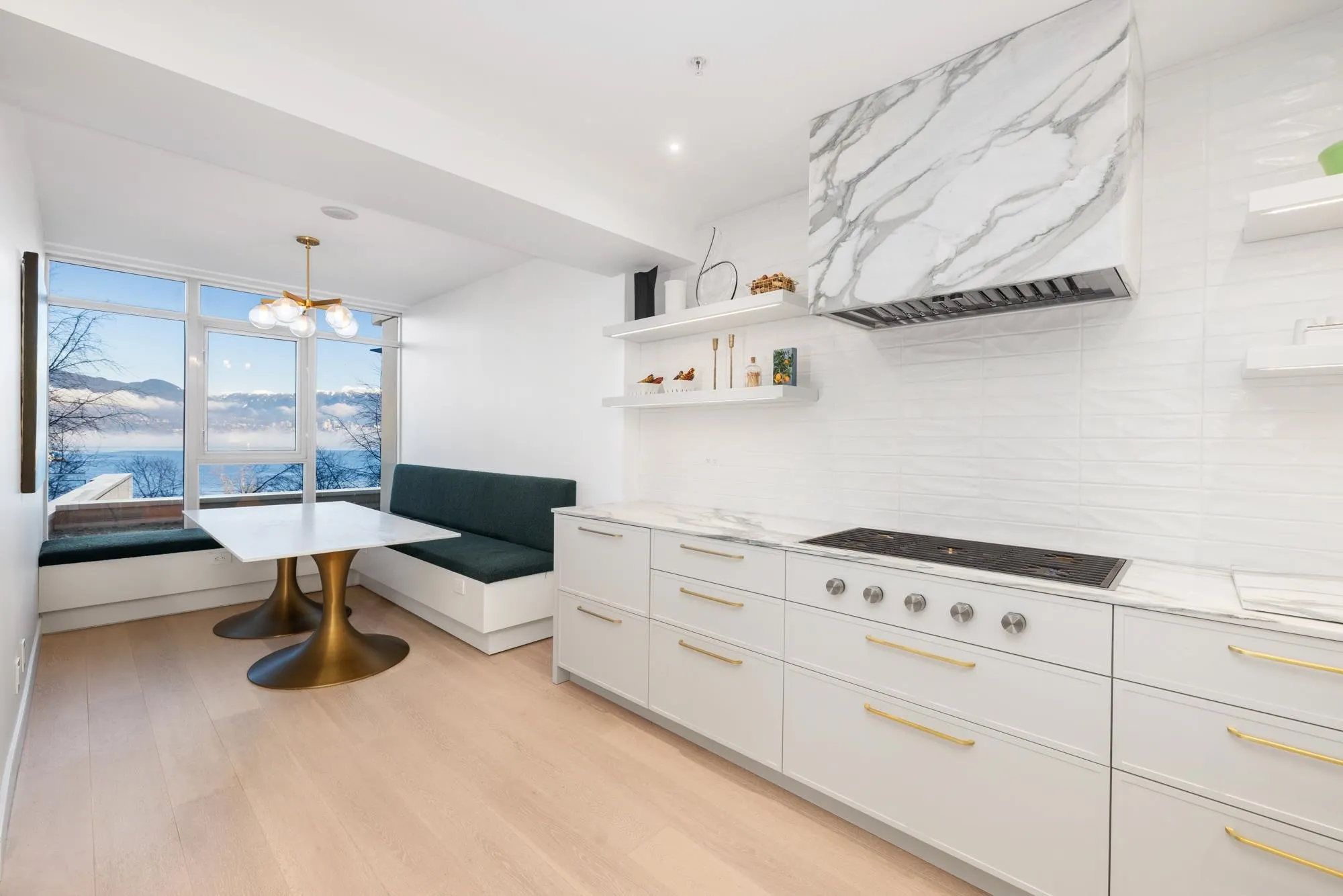 301 1233 W Cordova Street