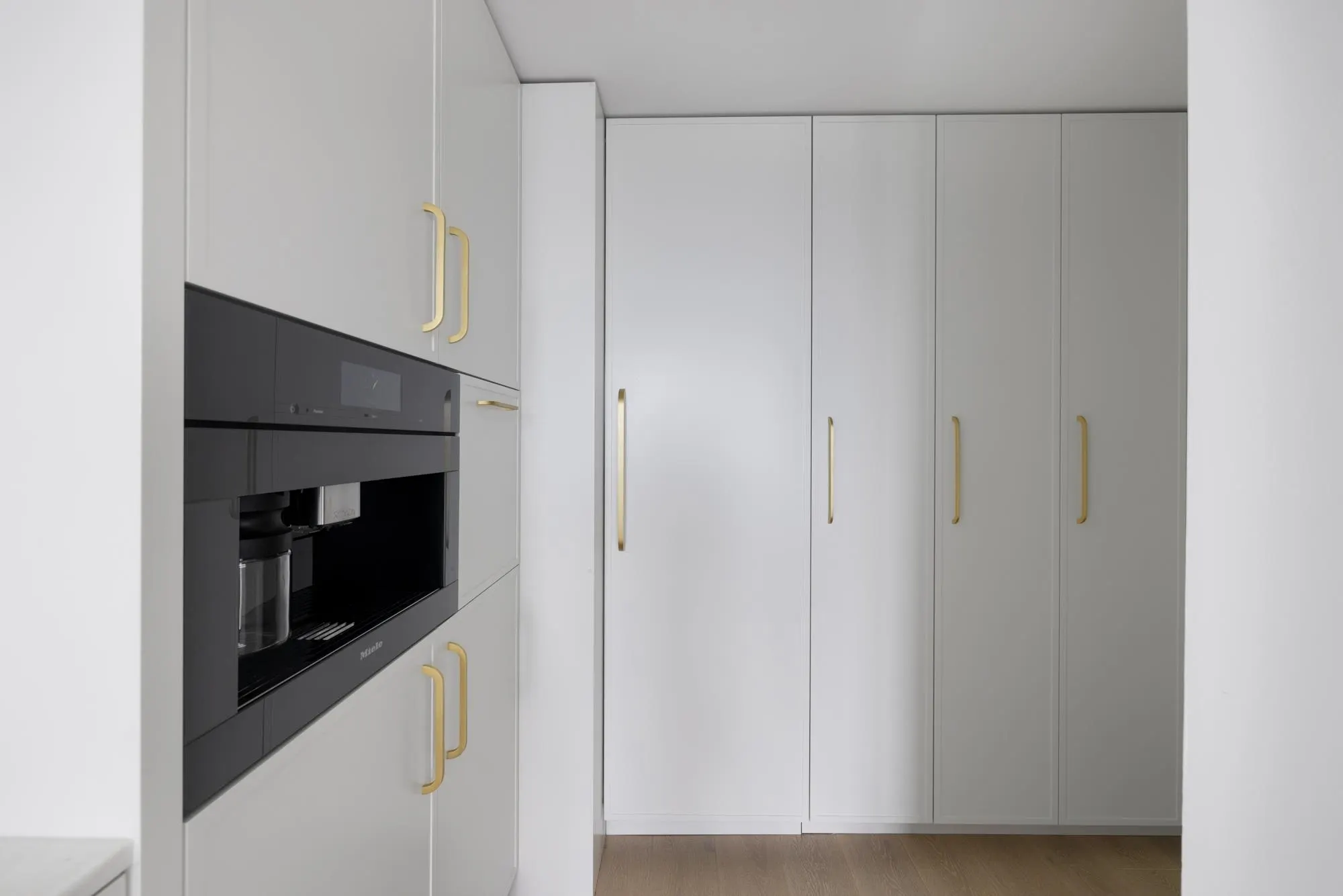 301 1233 W Cordova Street