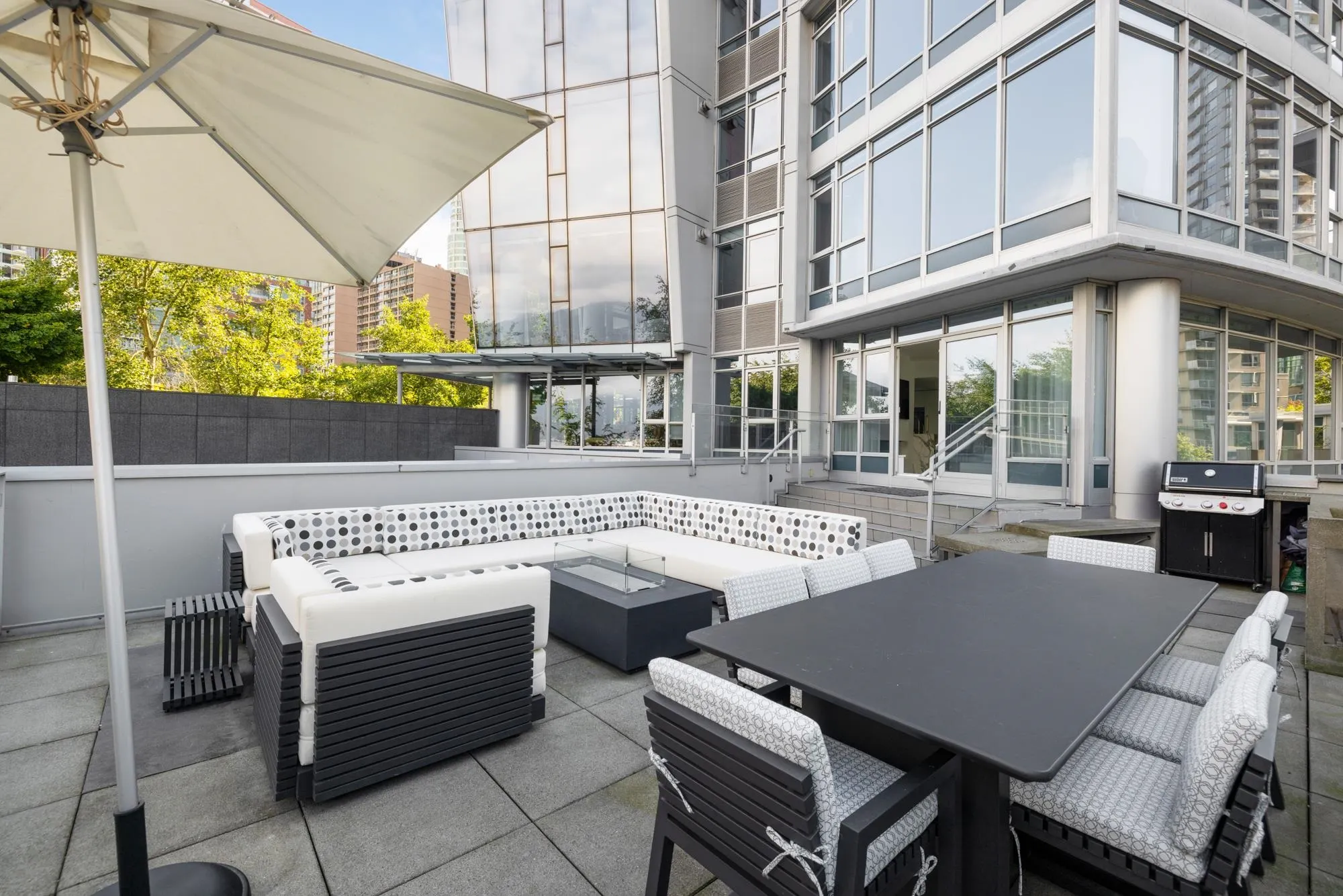 301 1233 W Cordova Street