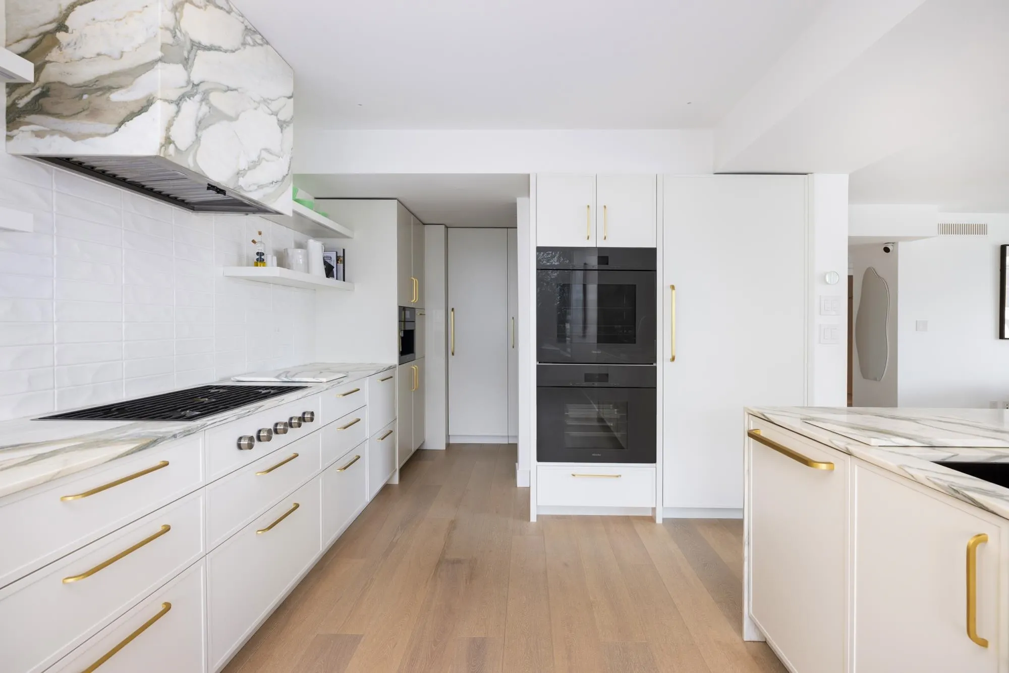 301 1233 W Cordova Street