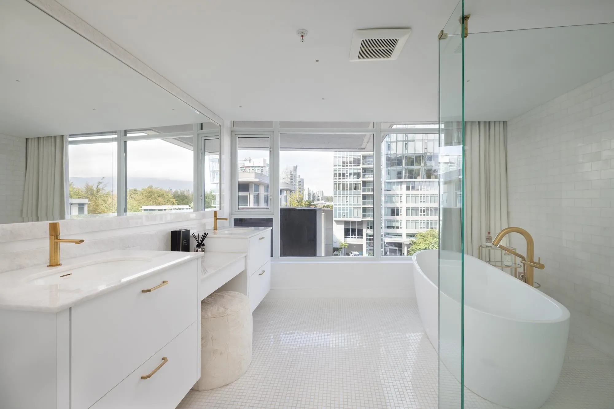 301 1233 W Cordova Street