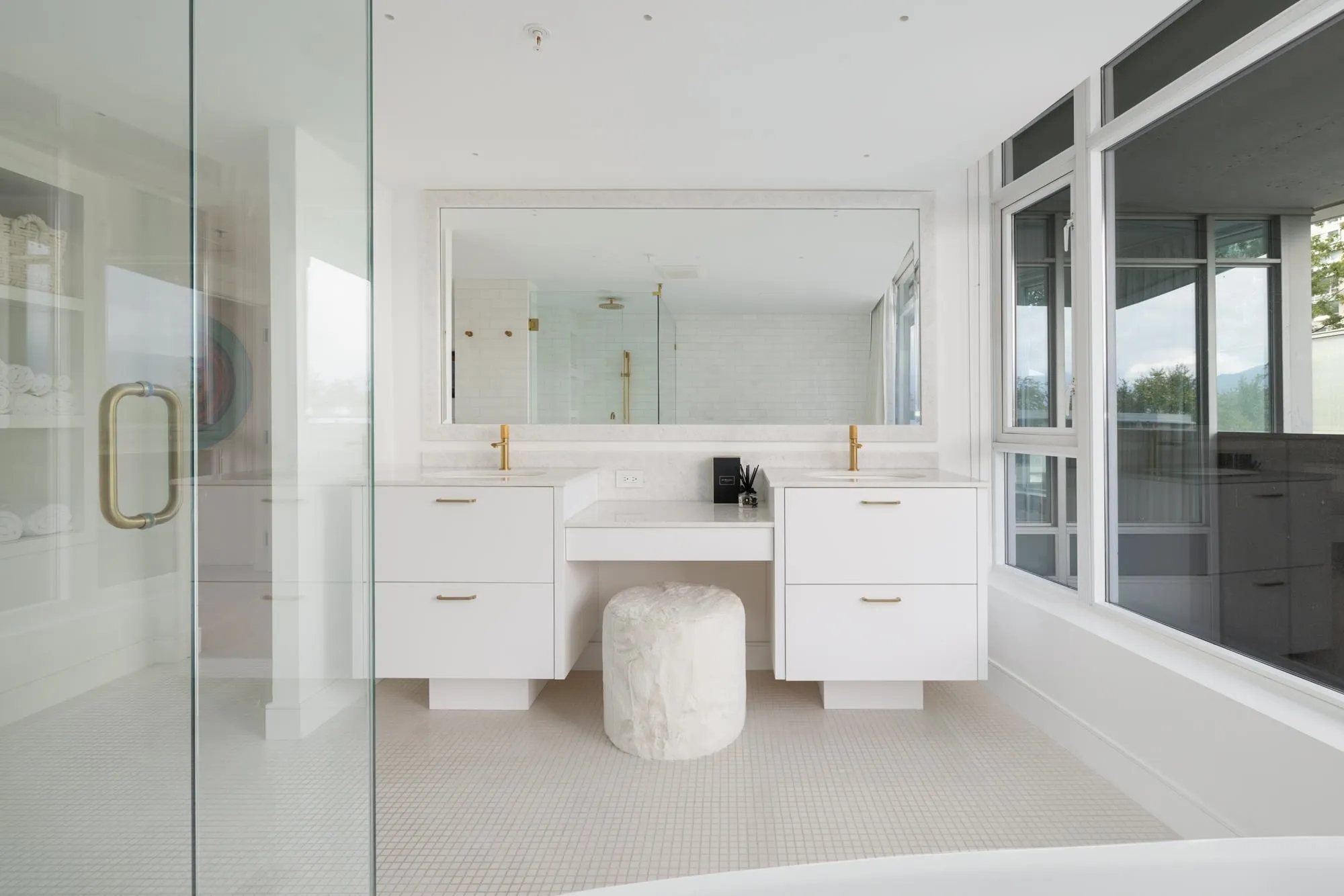 301 1233 W Cordova Street