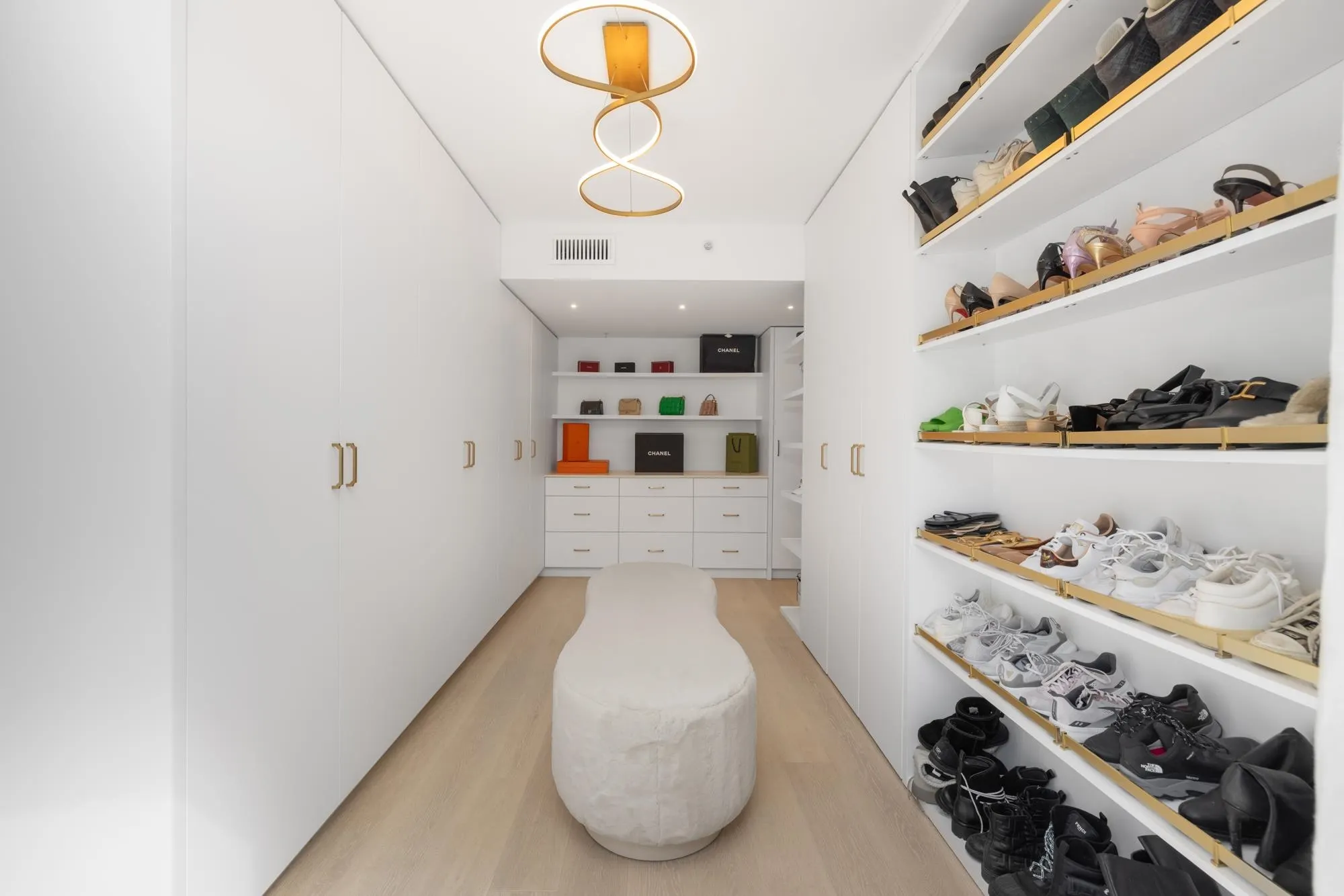 301 1233 W Cordova Street