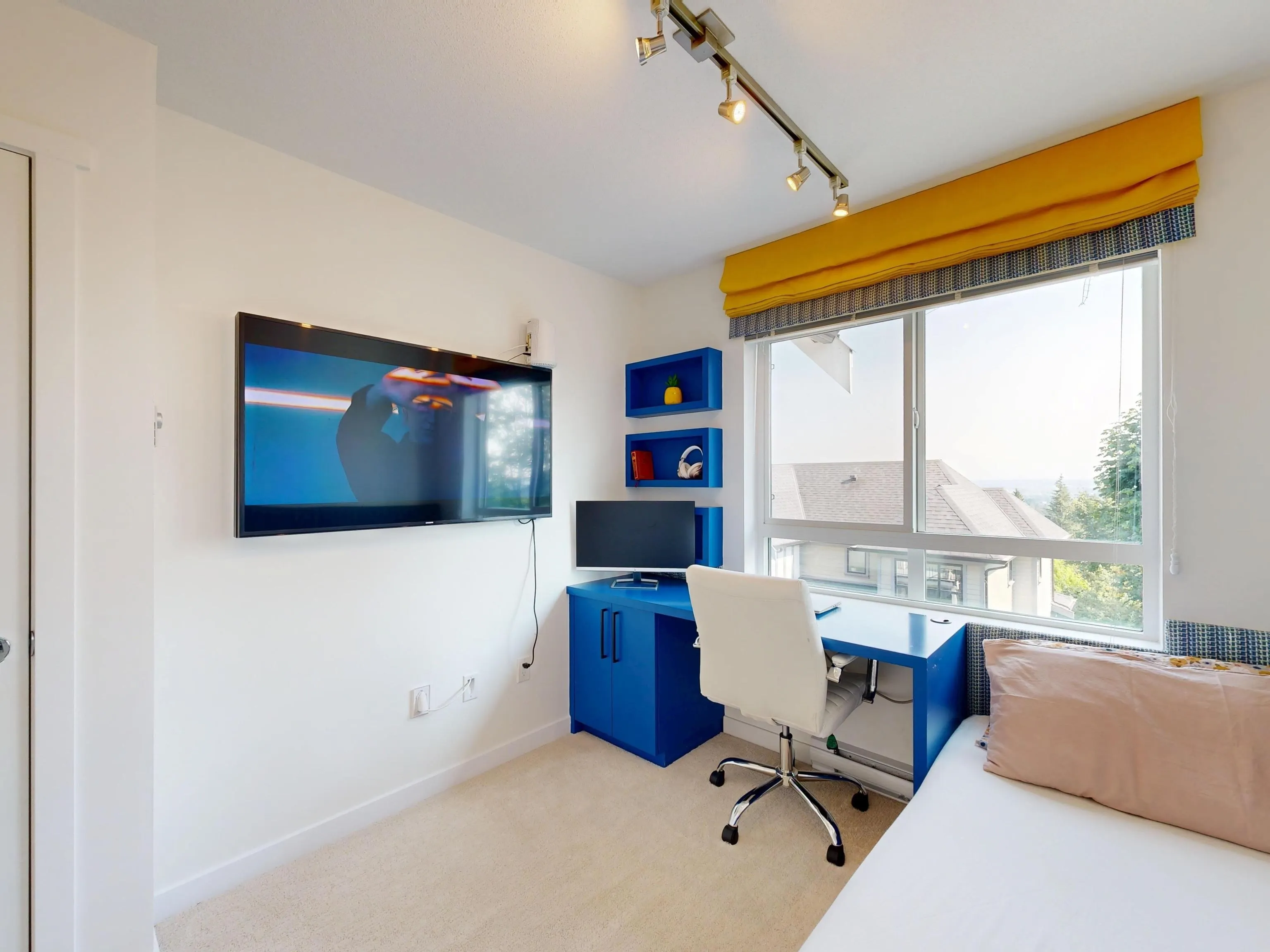 1 3500 Burke Village Promenade