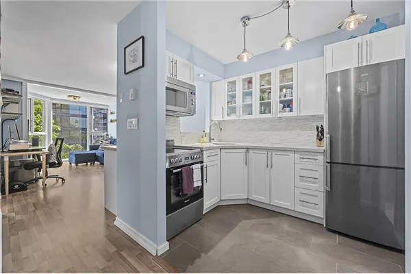 605 888 Pacific Street