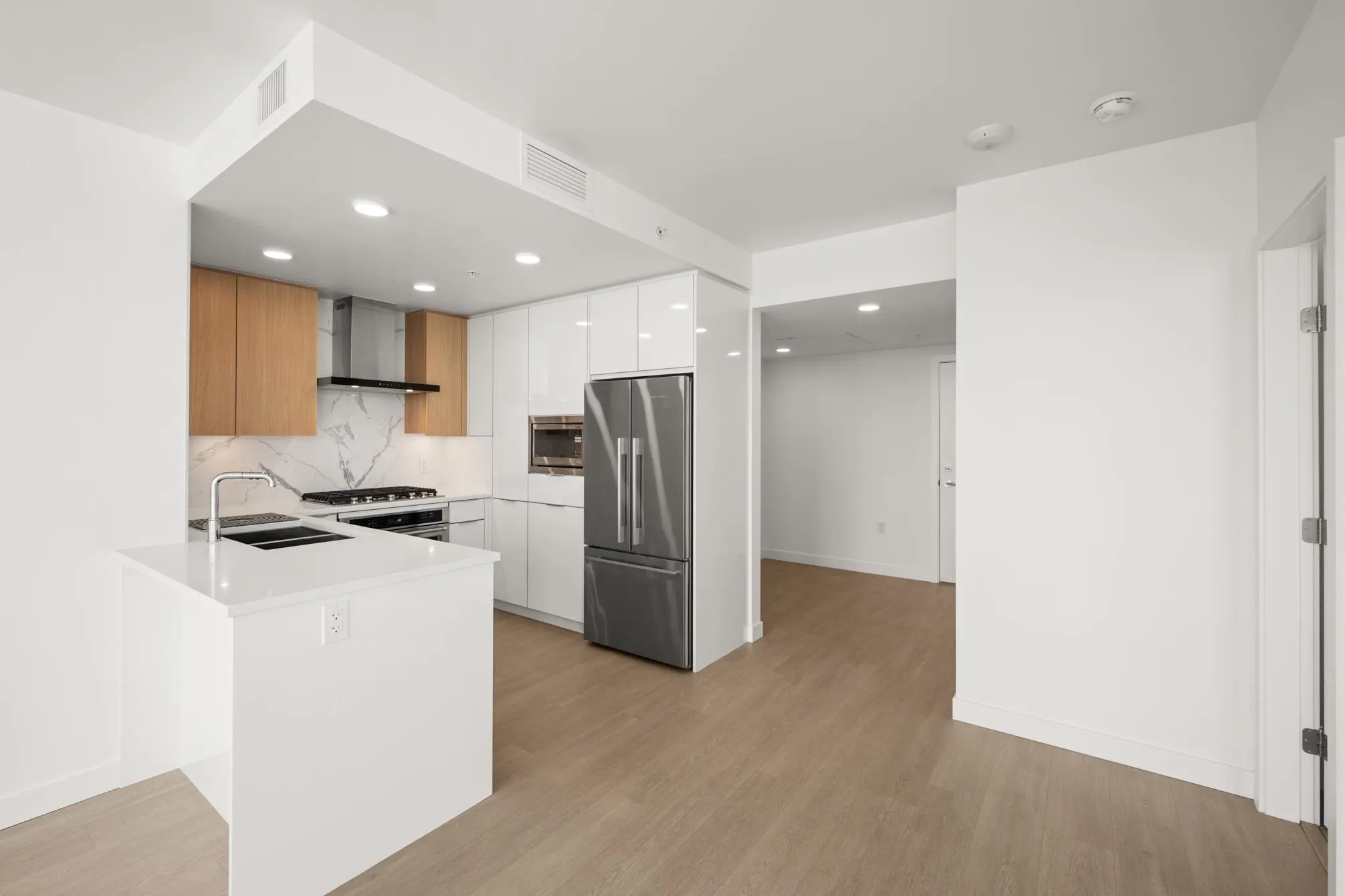 1305 7683 Park Crescent