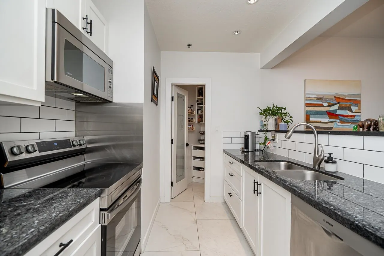 408 503 W 16th Avenue