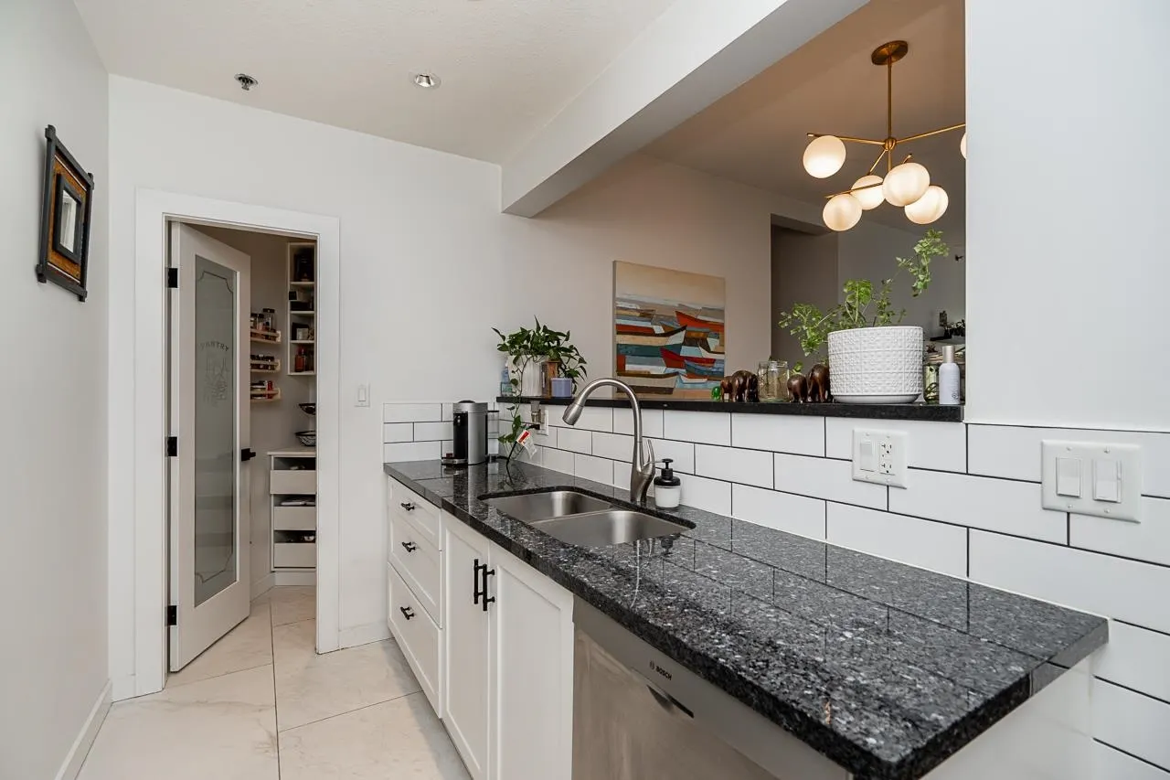 408 503 W 16th Avenue