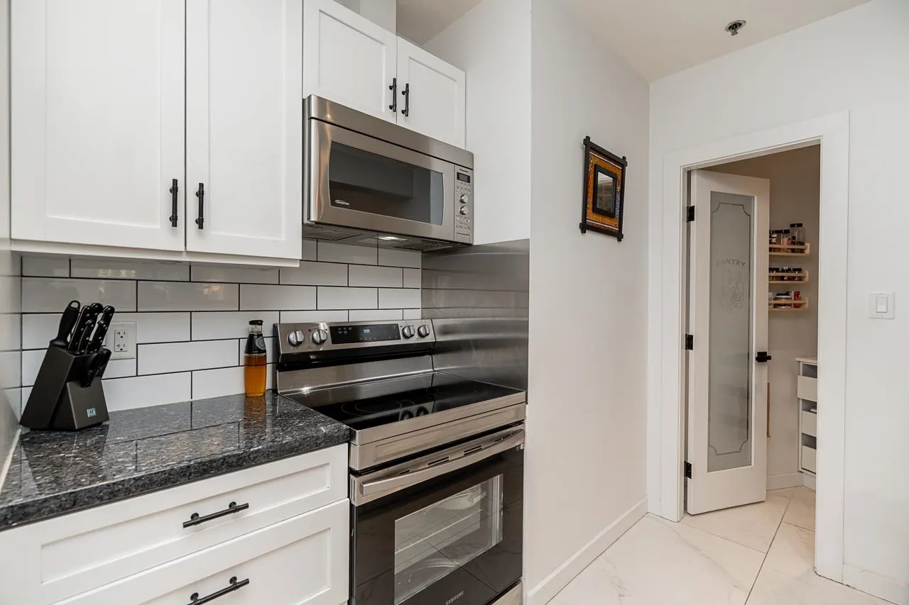 408 503 W 16th Avenue