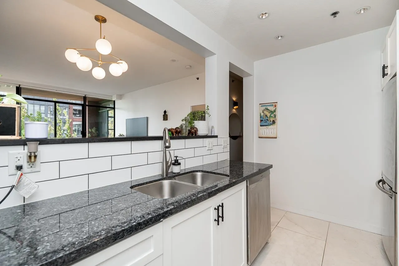 408 503 W 16th Avenue