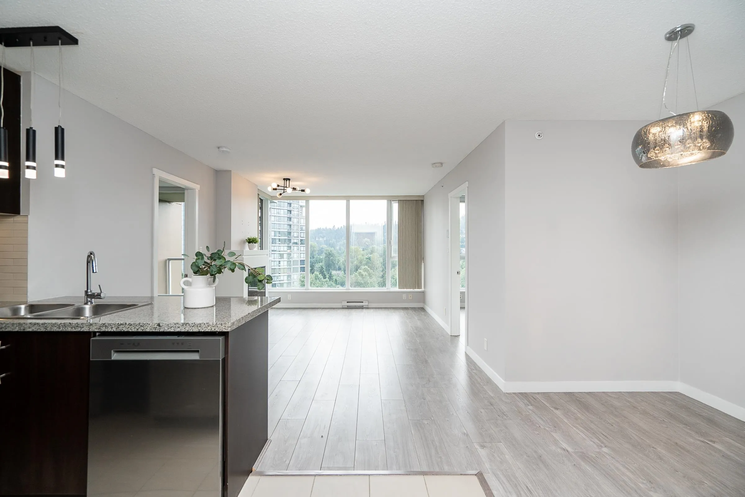 1909 660 Nootka Way