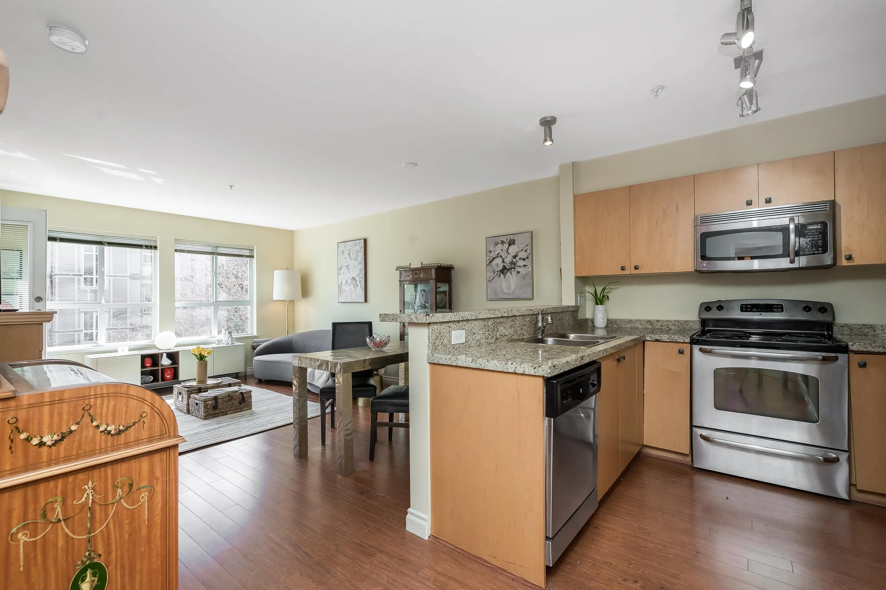 412 8717 160 Street