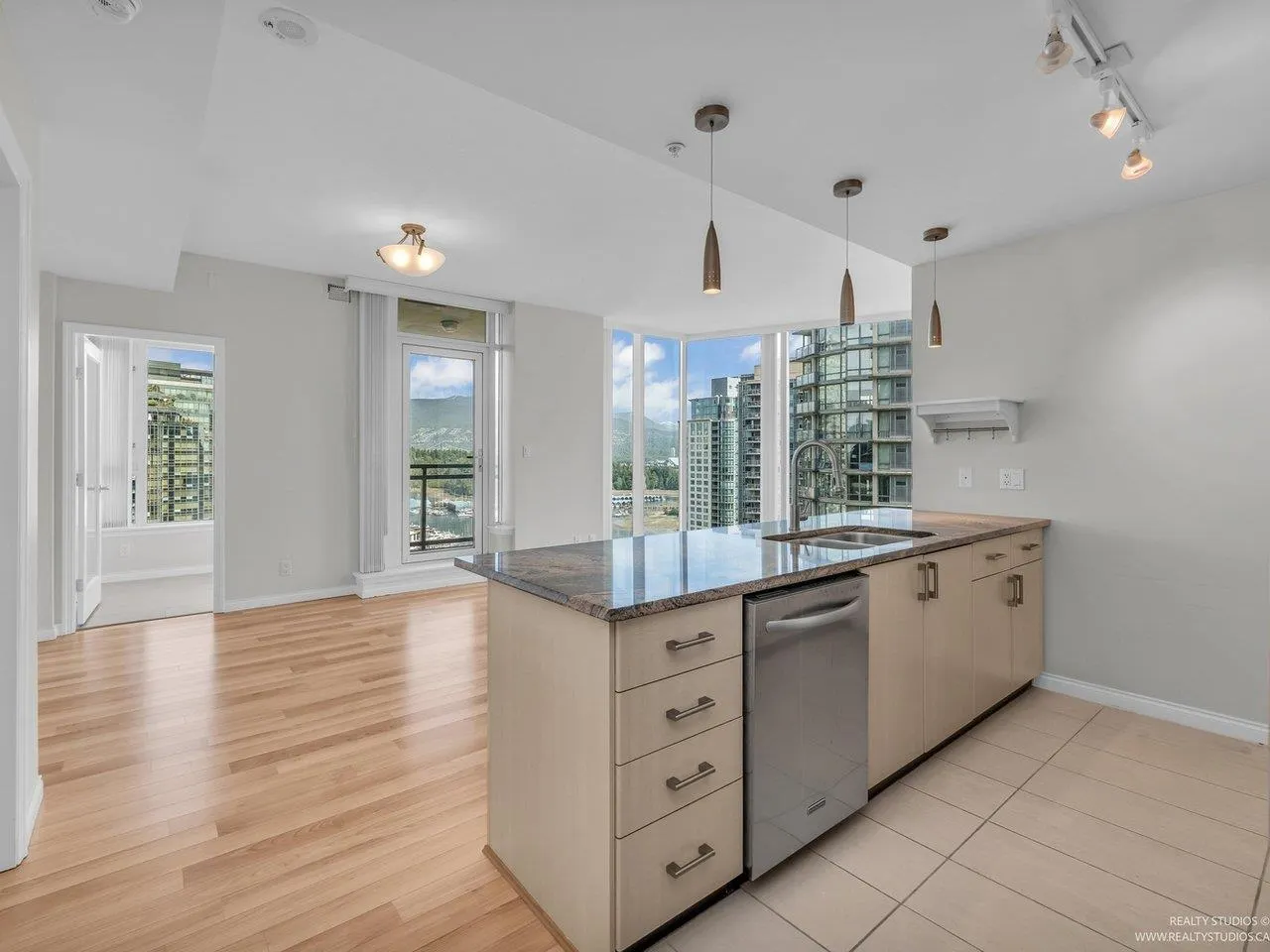 1905 1211 Melville Street