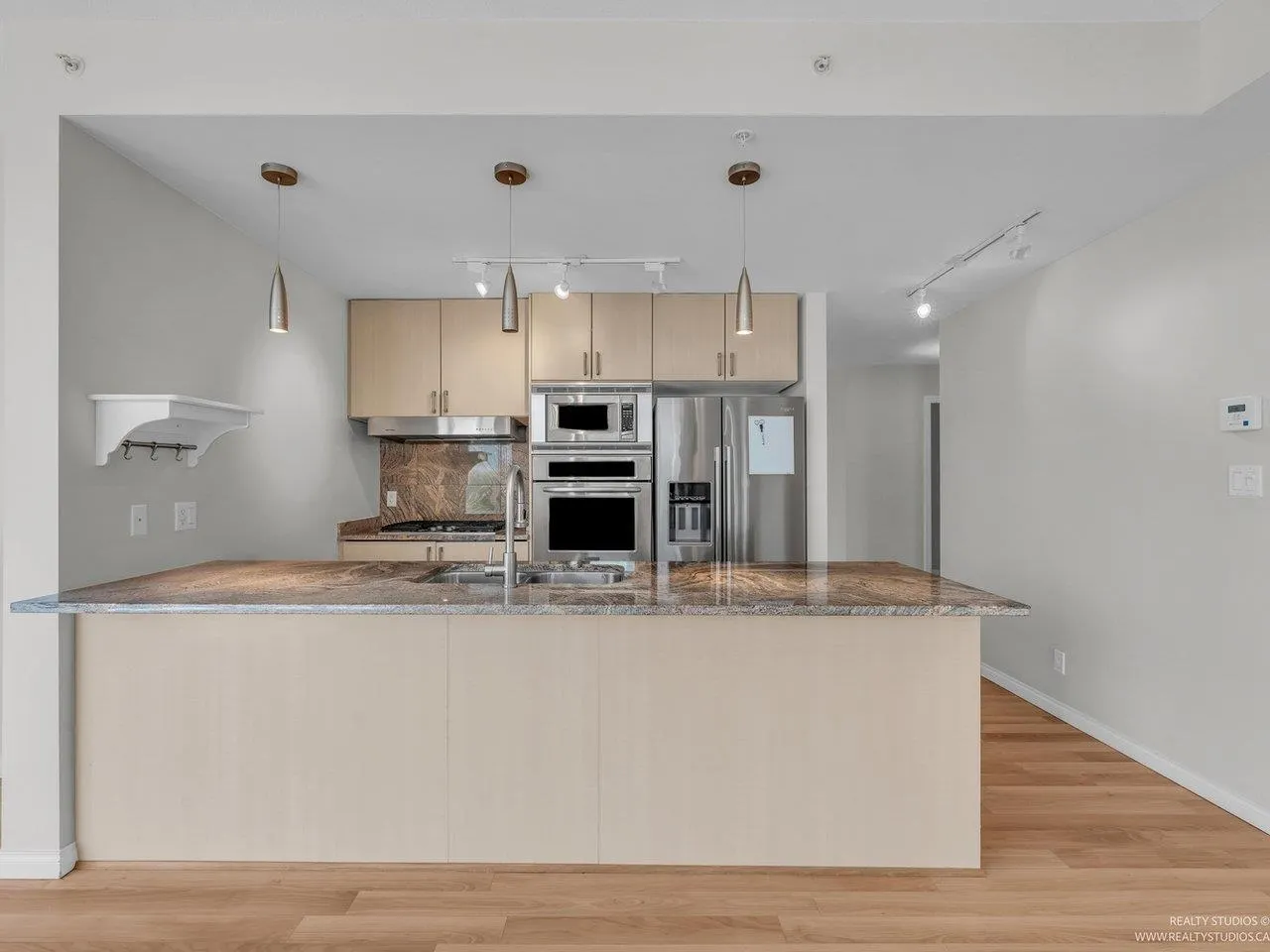 1905 1211 Melville Street