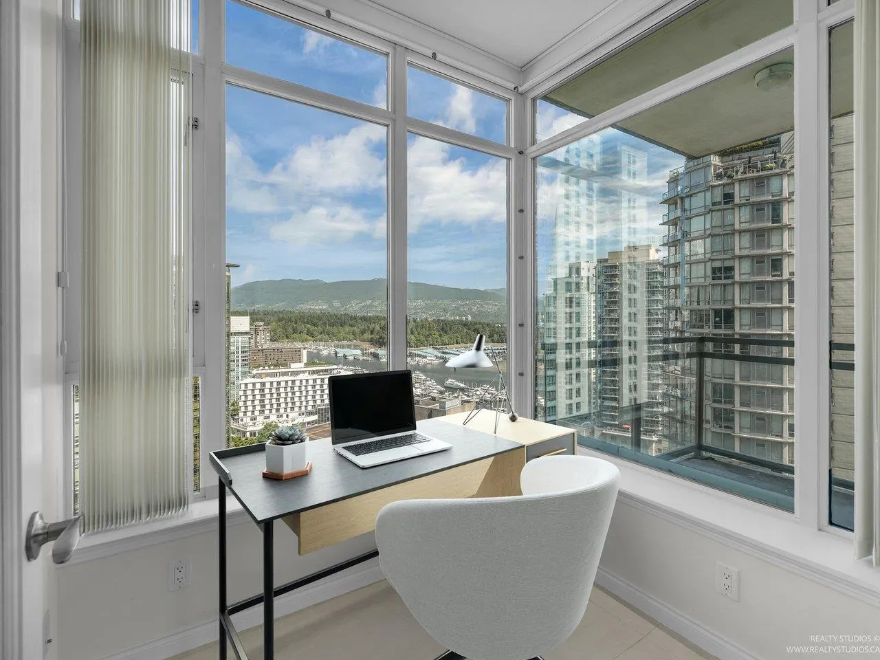 1905 1211 Melville Street