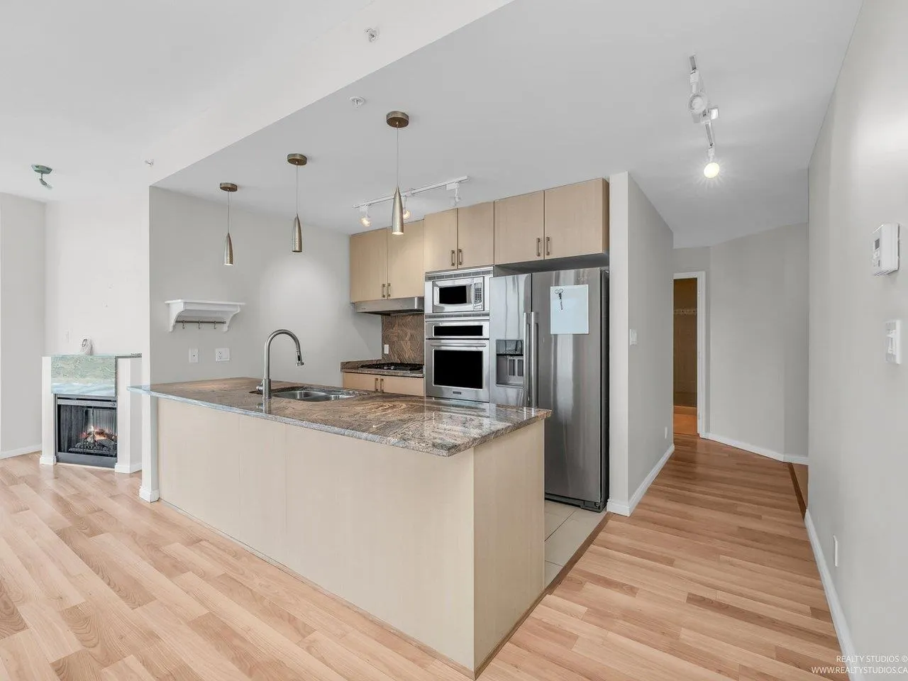 1905 1211 Melville Street