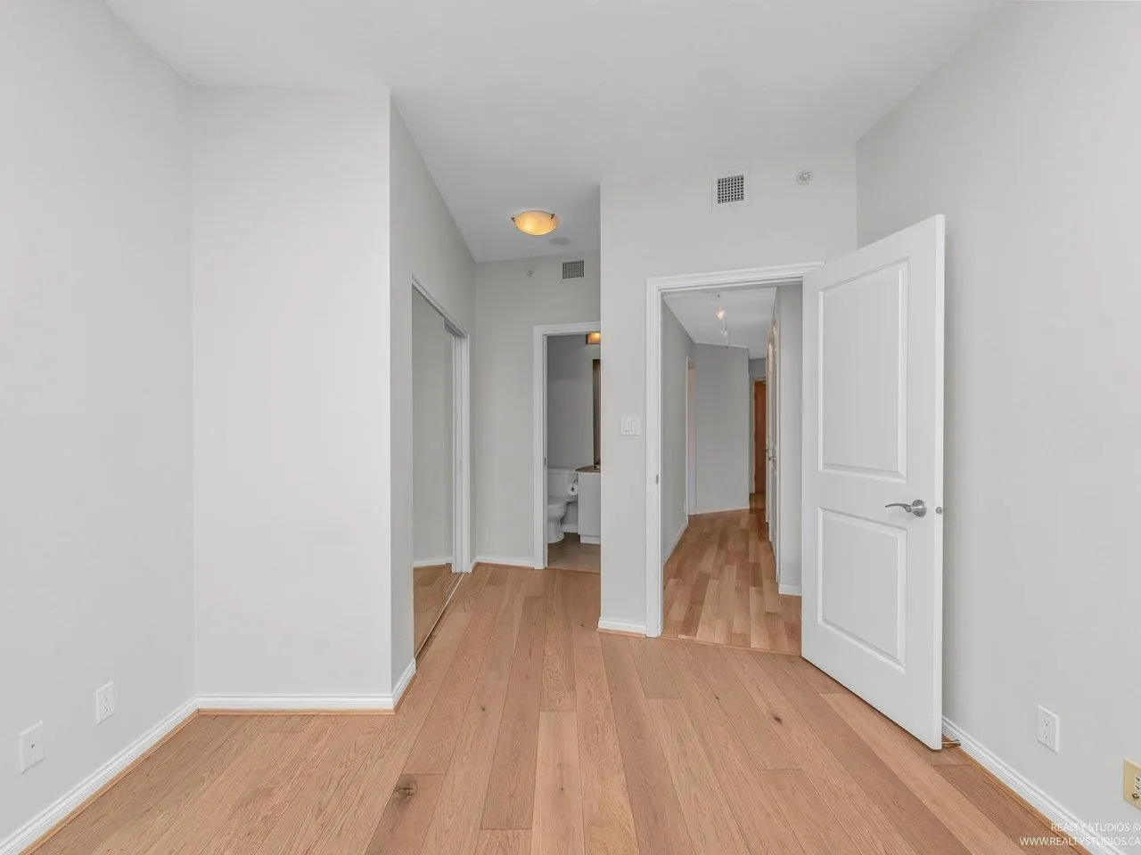 1905 1211 Melville Street