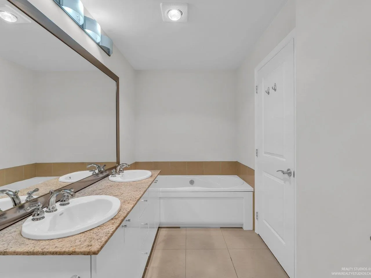 1905 1211 Melville Street