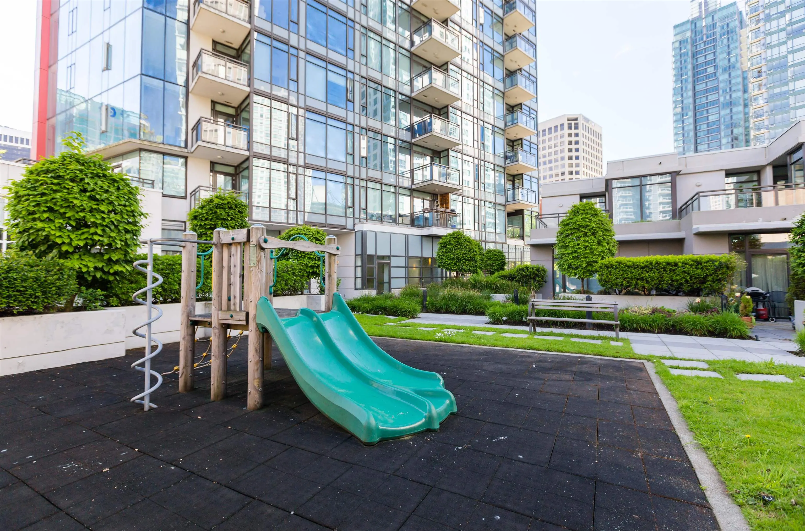 1905 1211 Melville Street