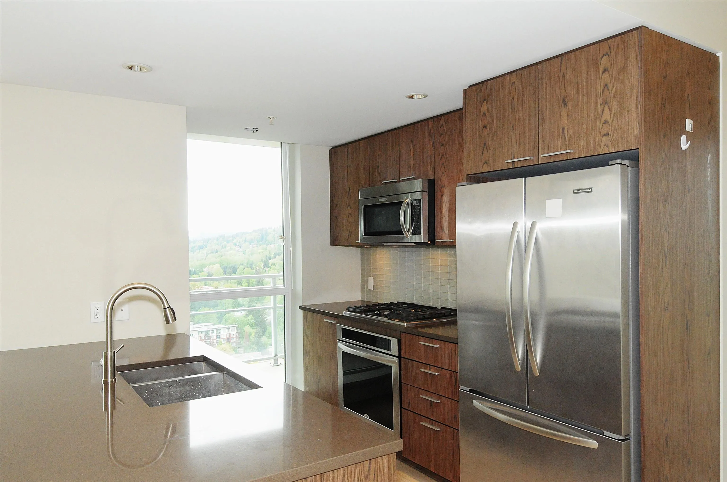 2808 2975 Atlantic Avenue