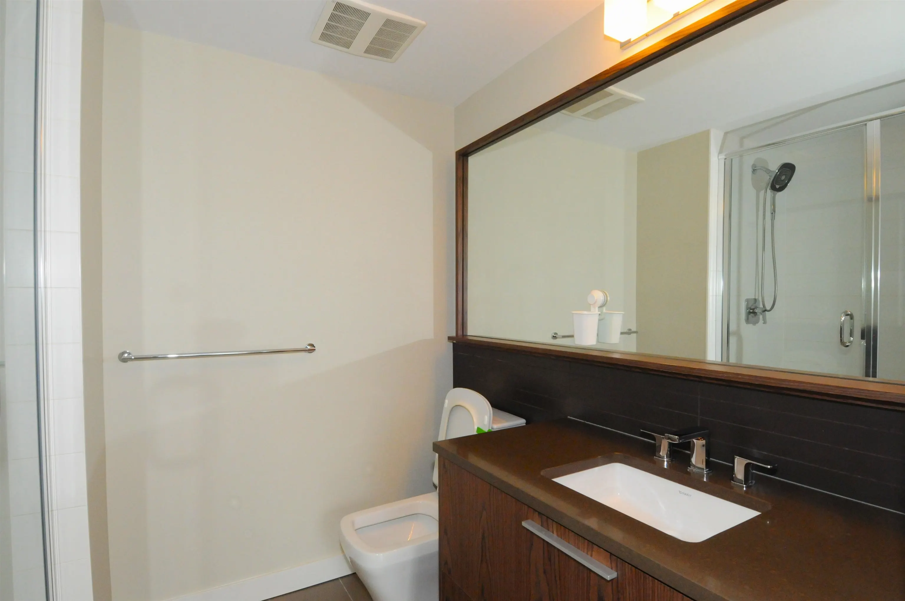 2808 2975 Atlantic Avenue