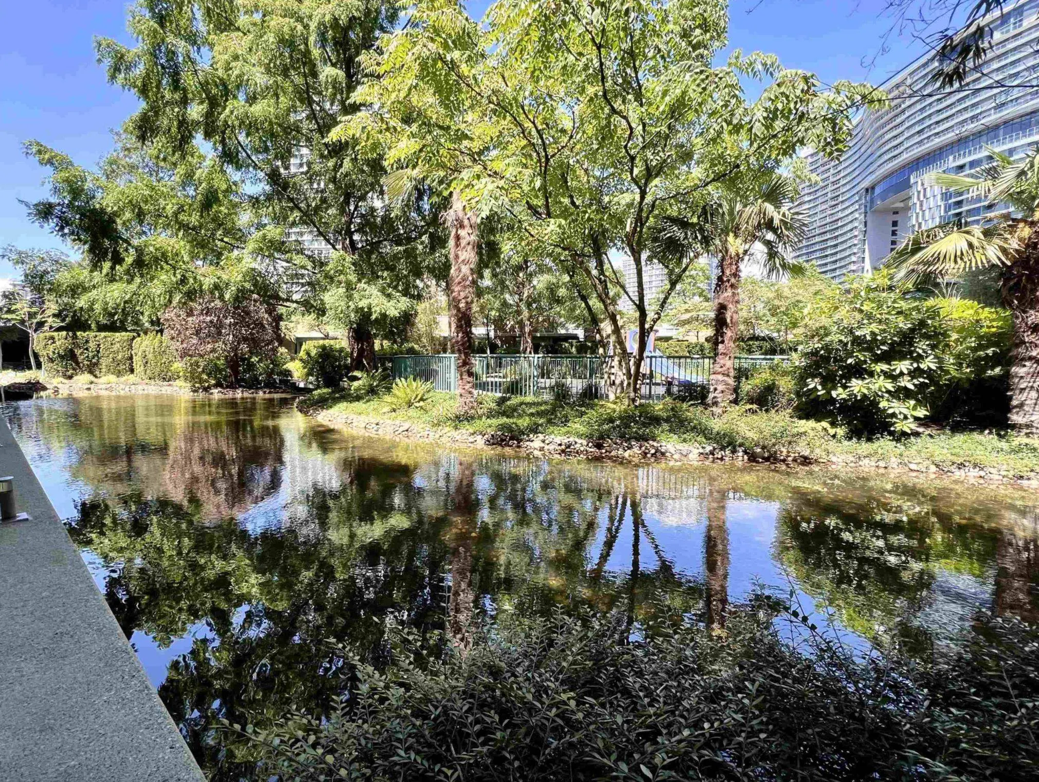 3202 1033 Marinaside Crescent