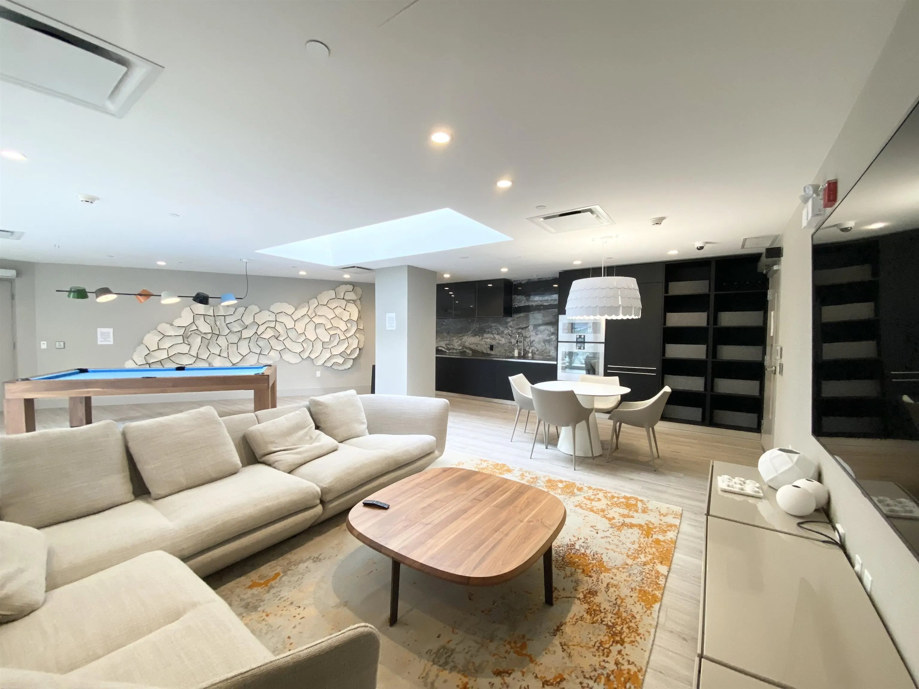 204 375 W 59th Avenue