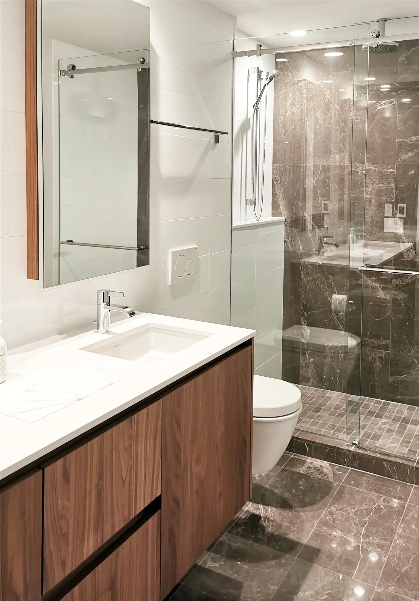 204 375 W 59th Avenue