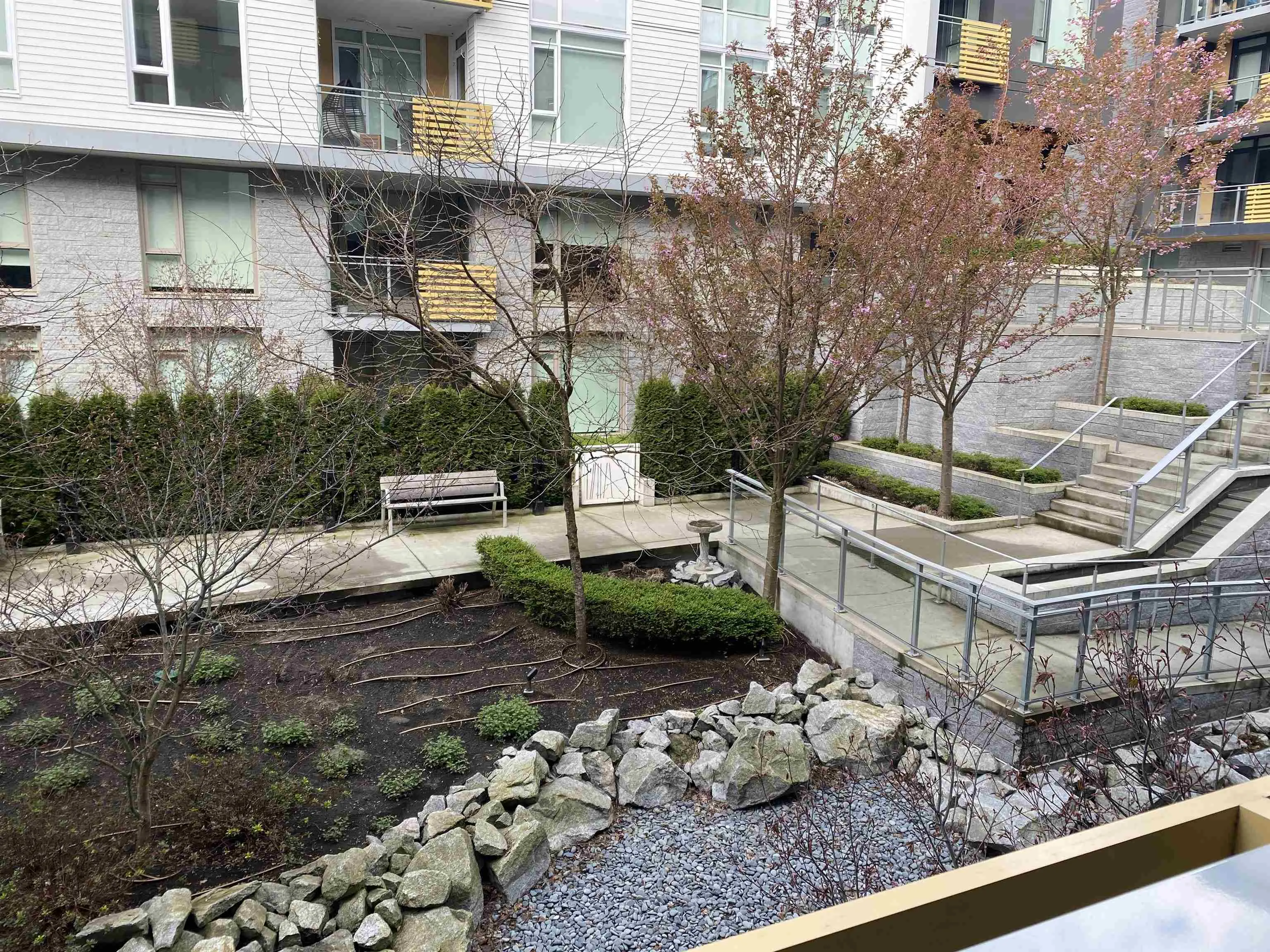 204 375 W 59th Avenue