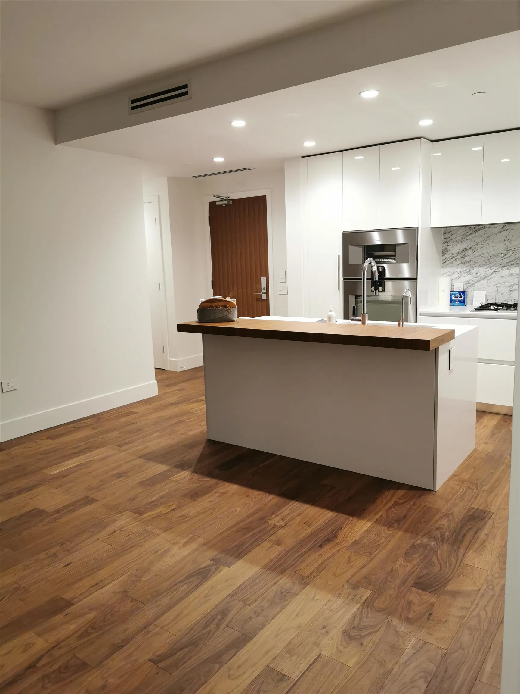 204 375 W 59th Avenue