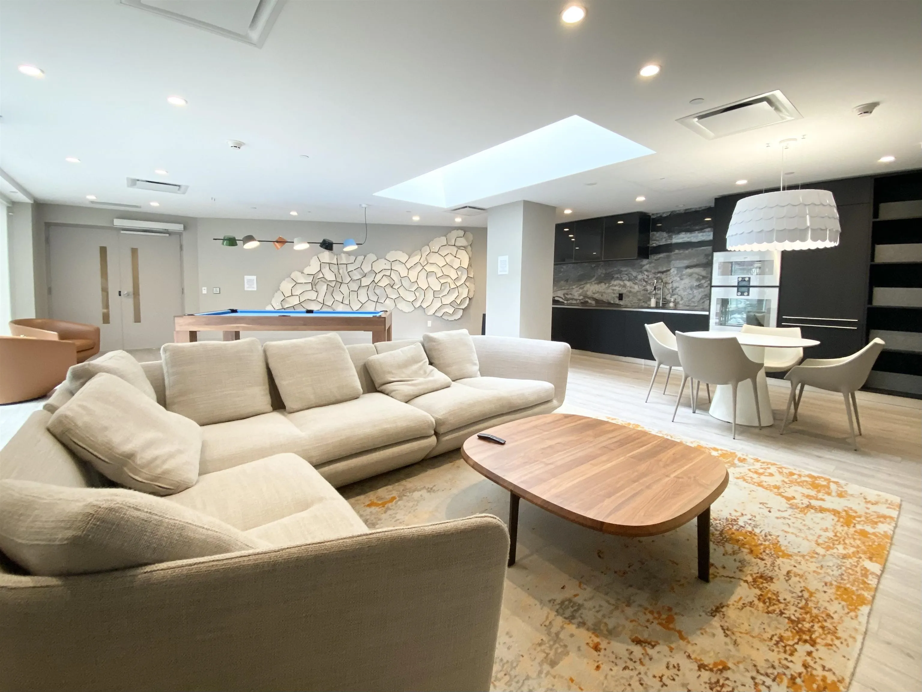 204 375 W 59th Avenue