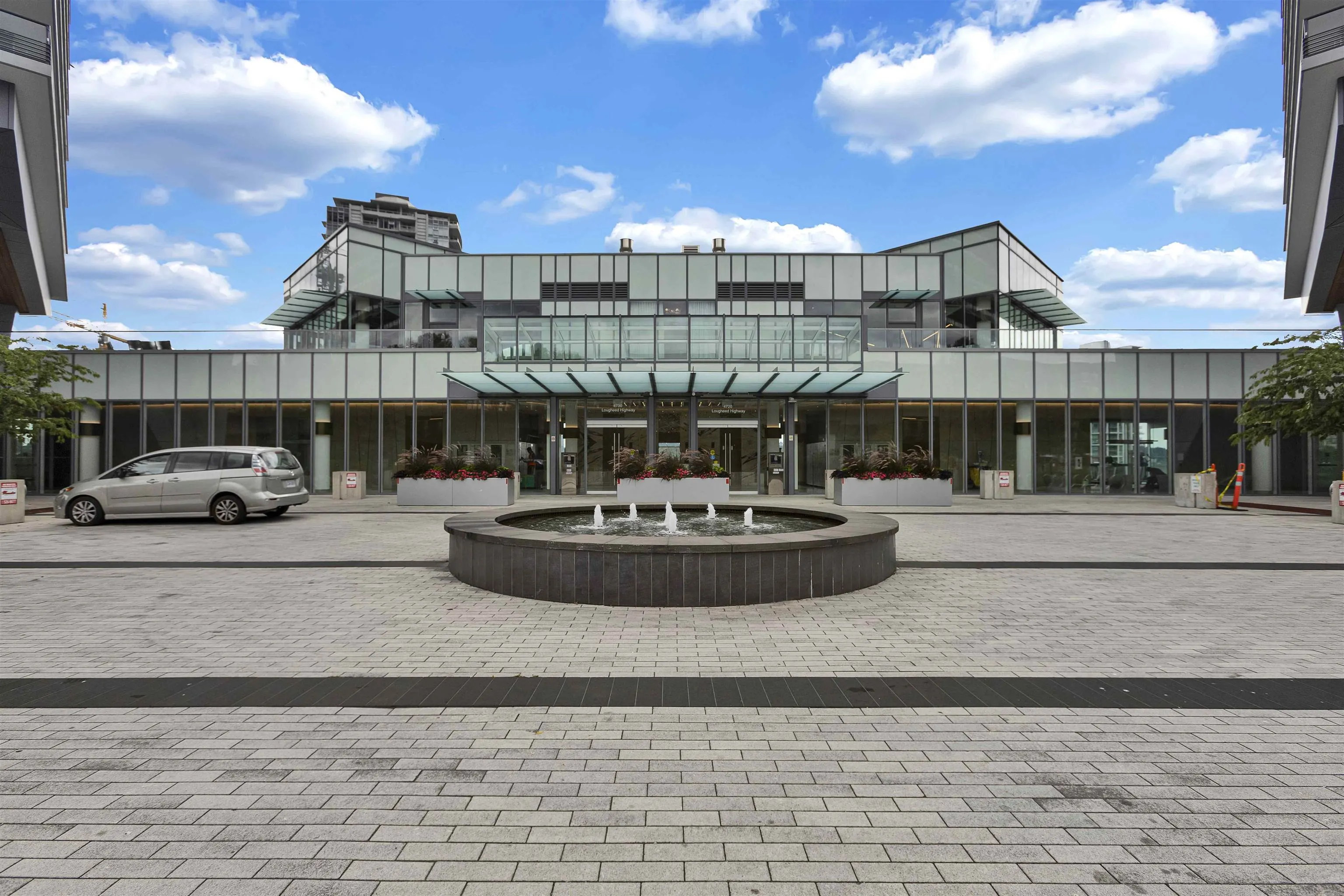 4905 4730 Lougheed Highway