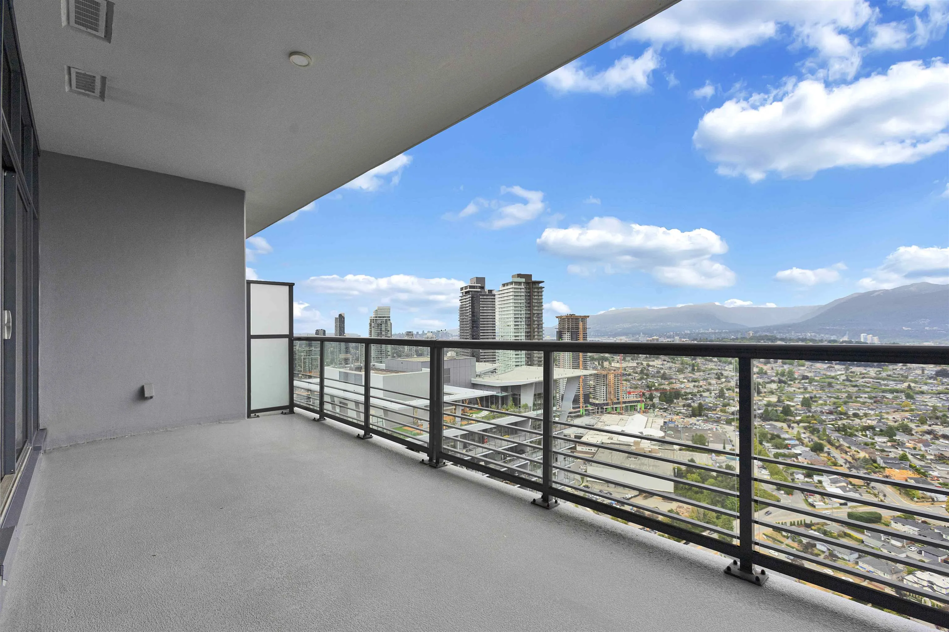 4905 4730 Lougheed Highway