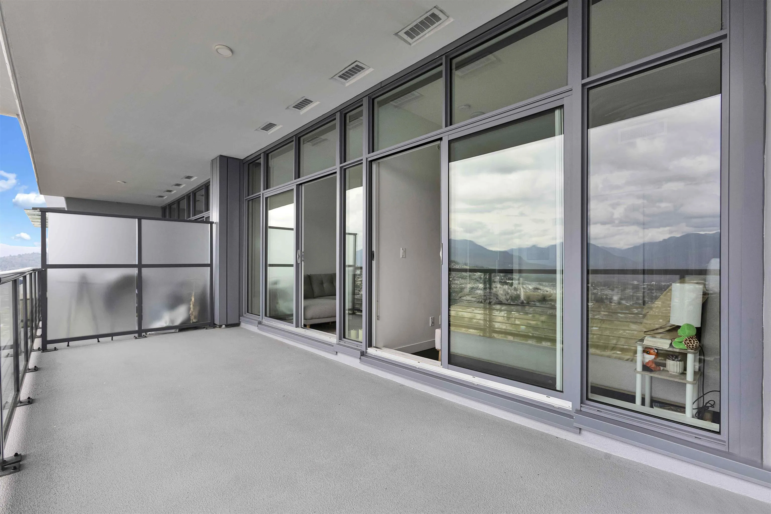 4905 4730 Lougheed Highway