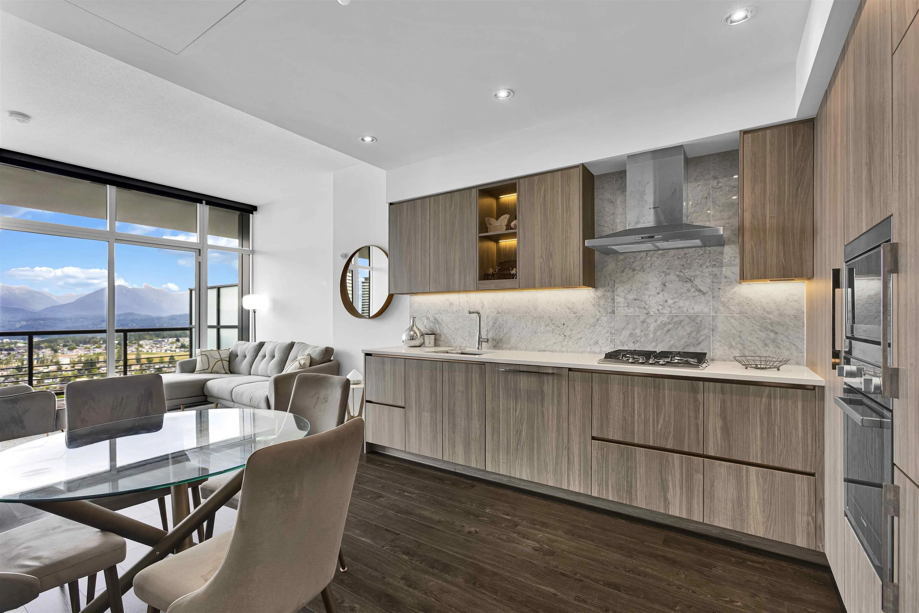 4905 4730 Lougheed Highway