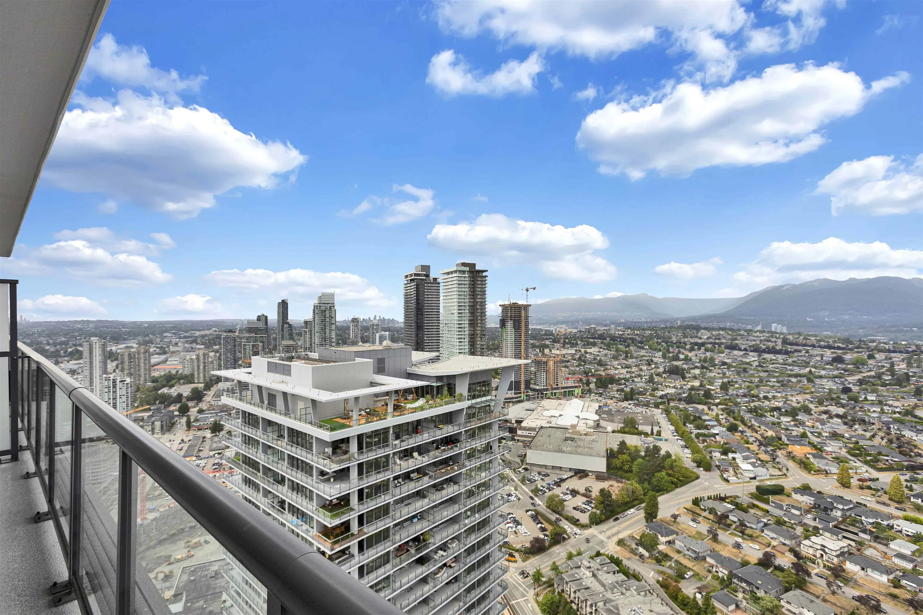 4905 4730 Lougheed Highway