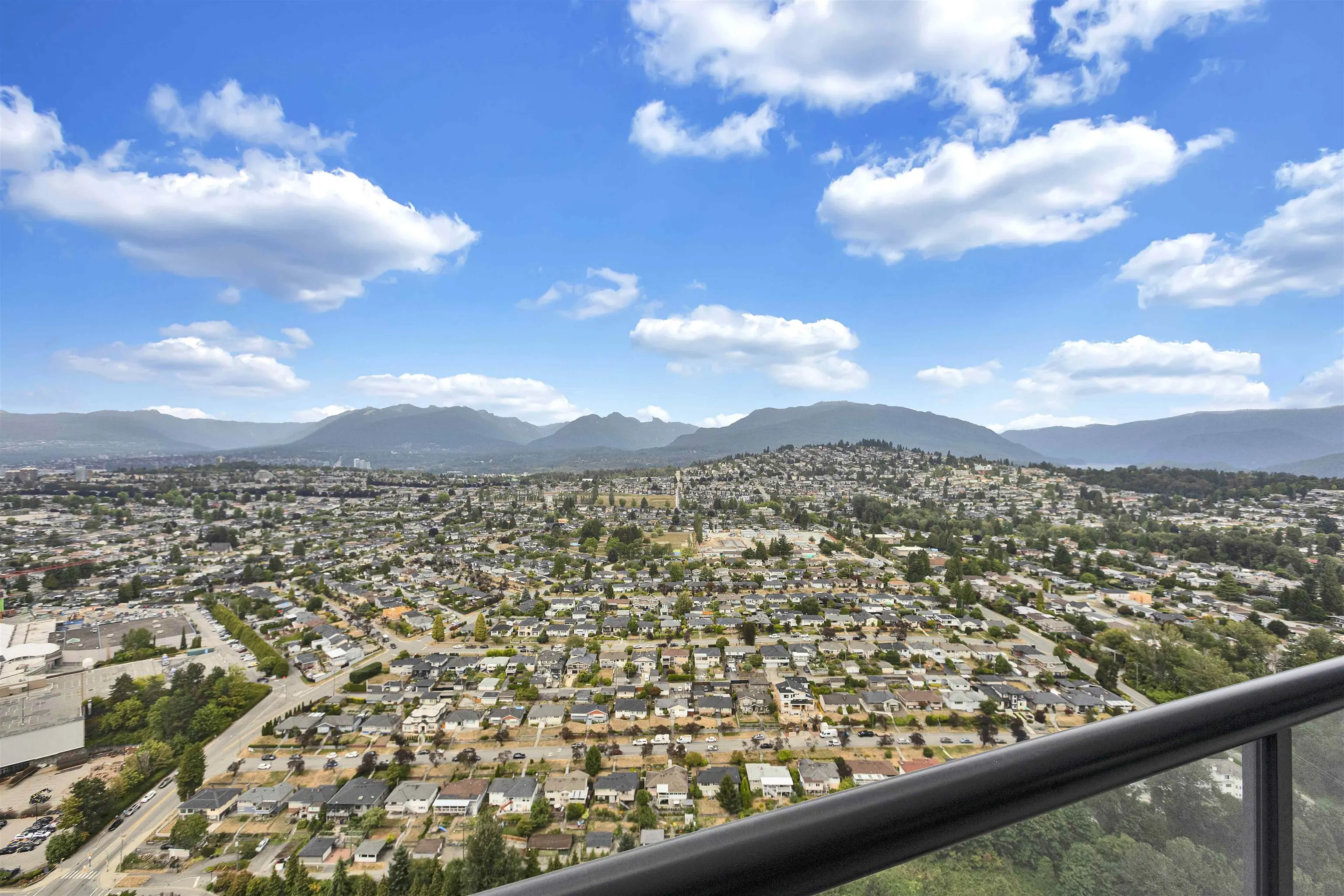 4905 4730 Lougheed Highway