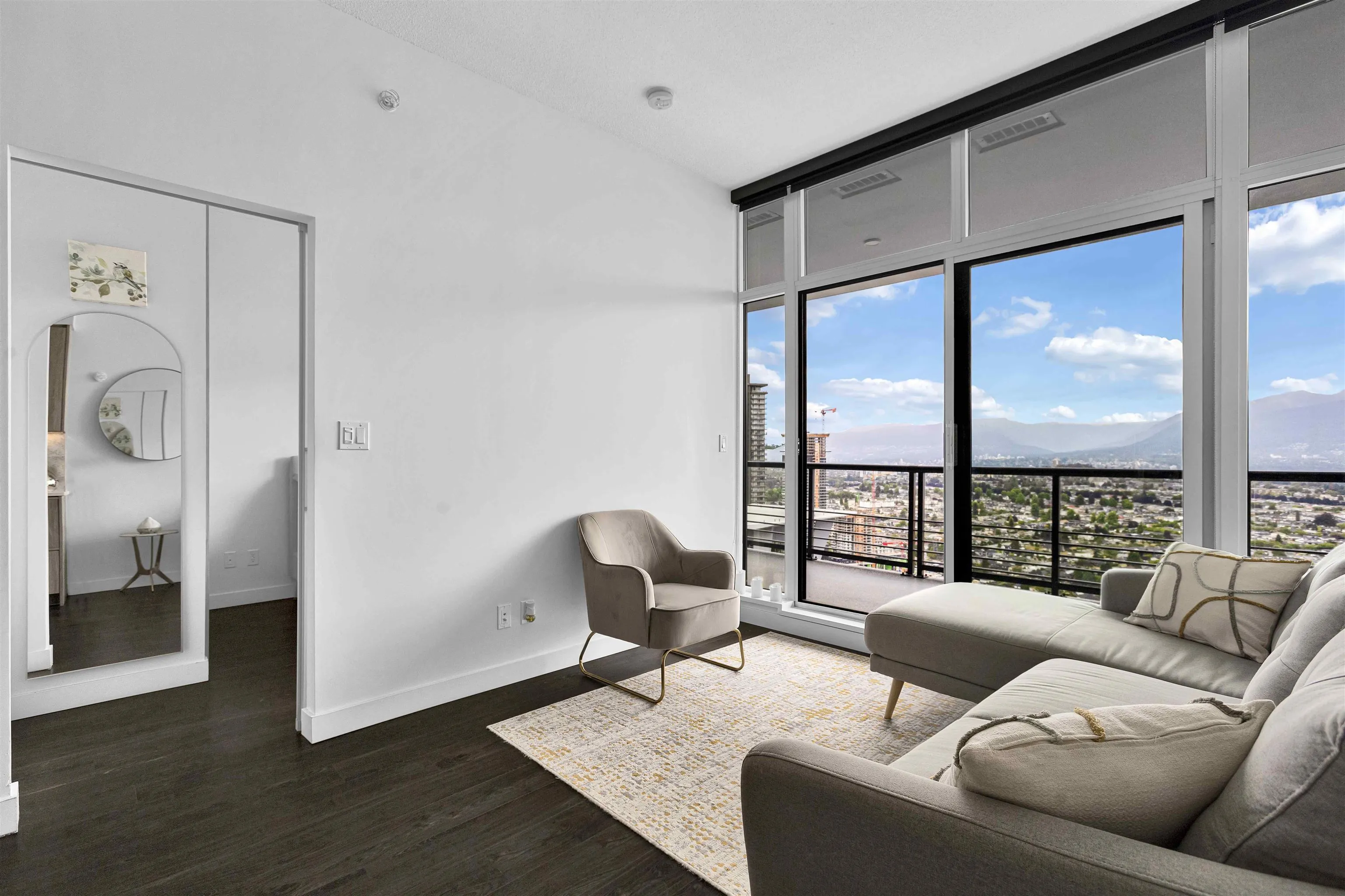 4905 4730 Lougheed Highway