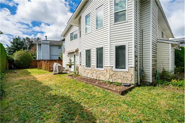 527 E Columbia Street