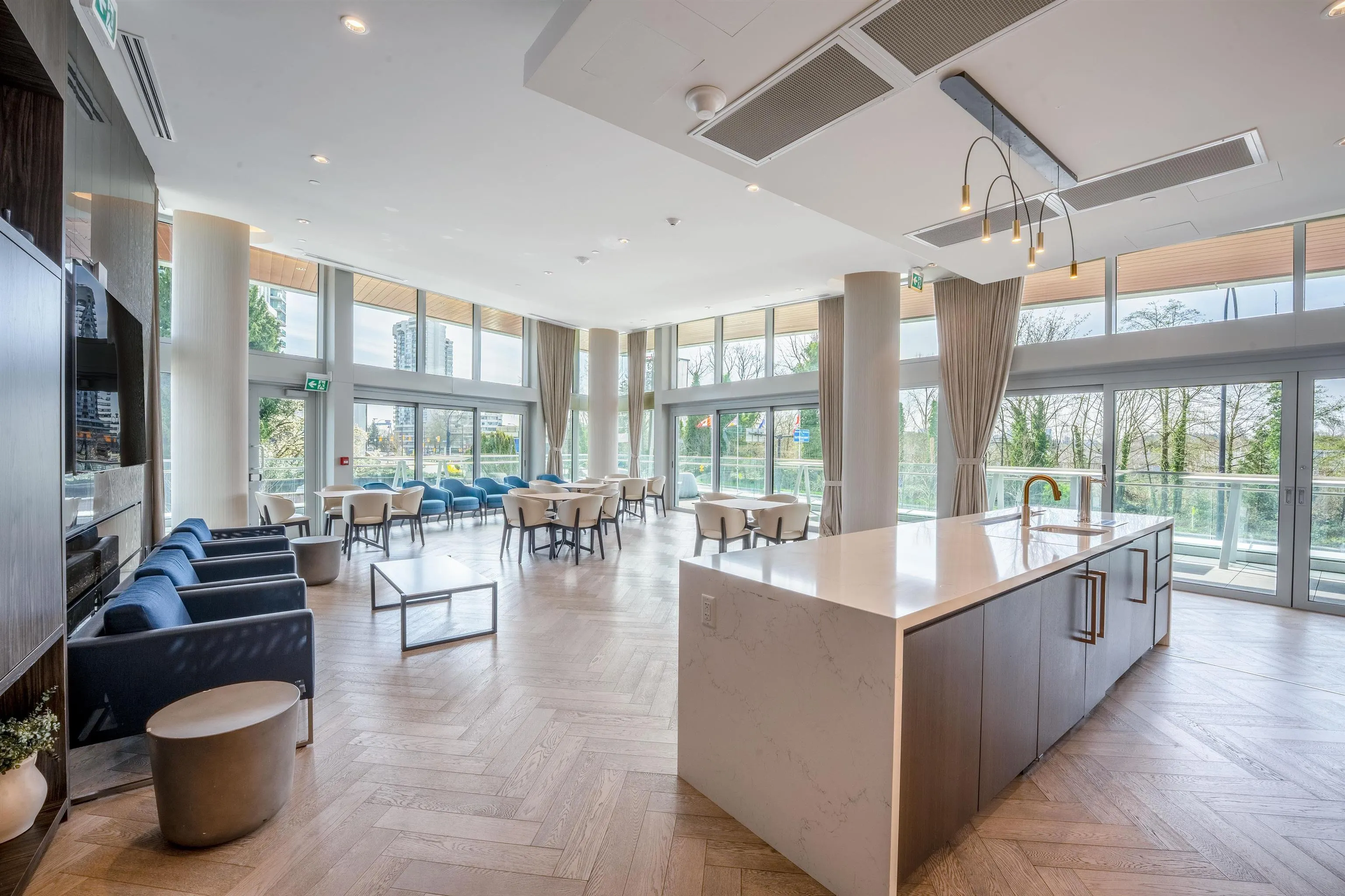 902 200 Klahanie Court