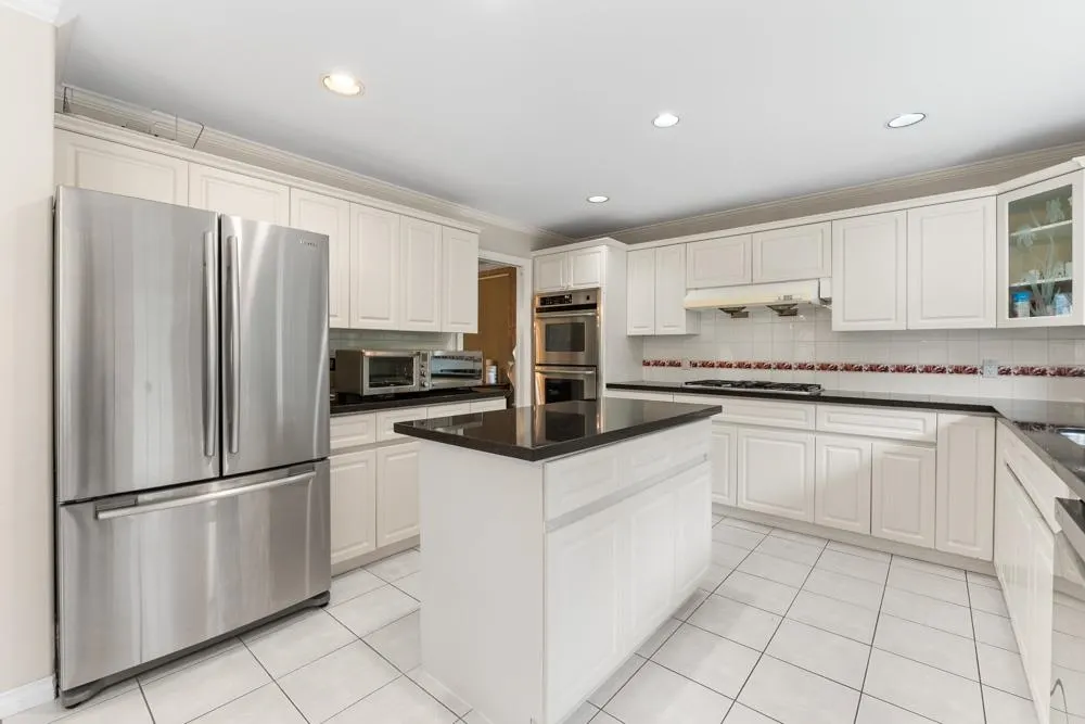 5475 Lackner Crescent