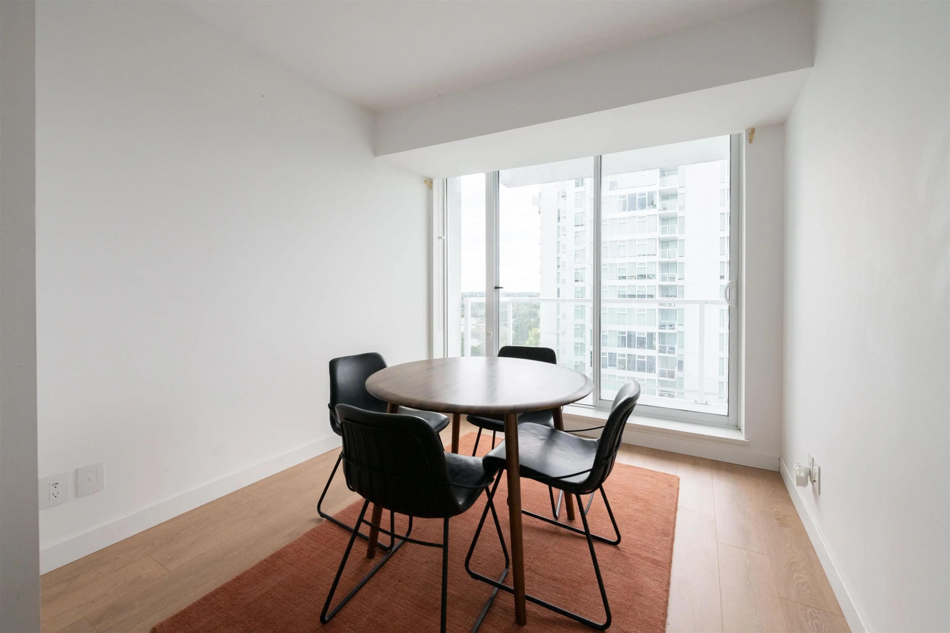 1012 2220 Kingsway