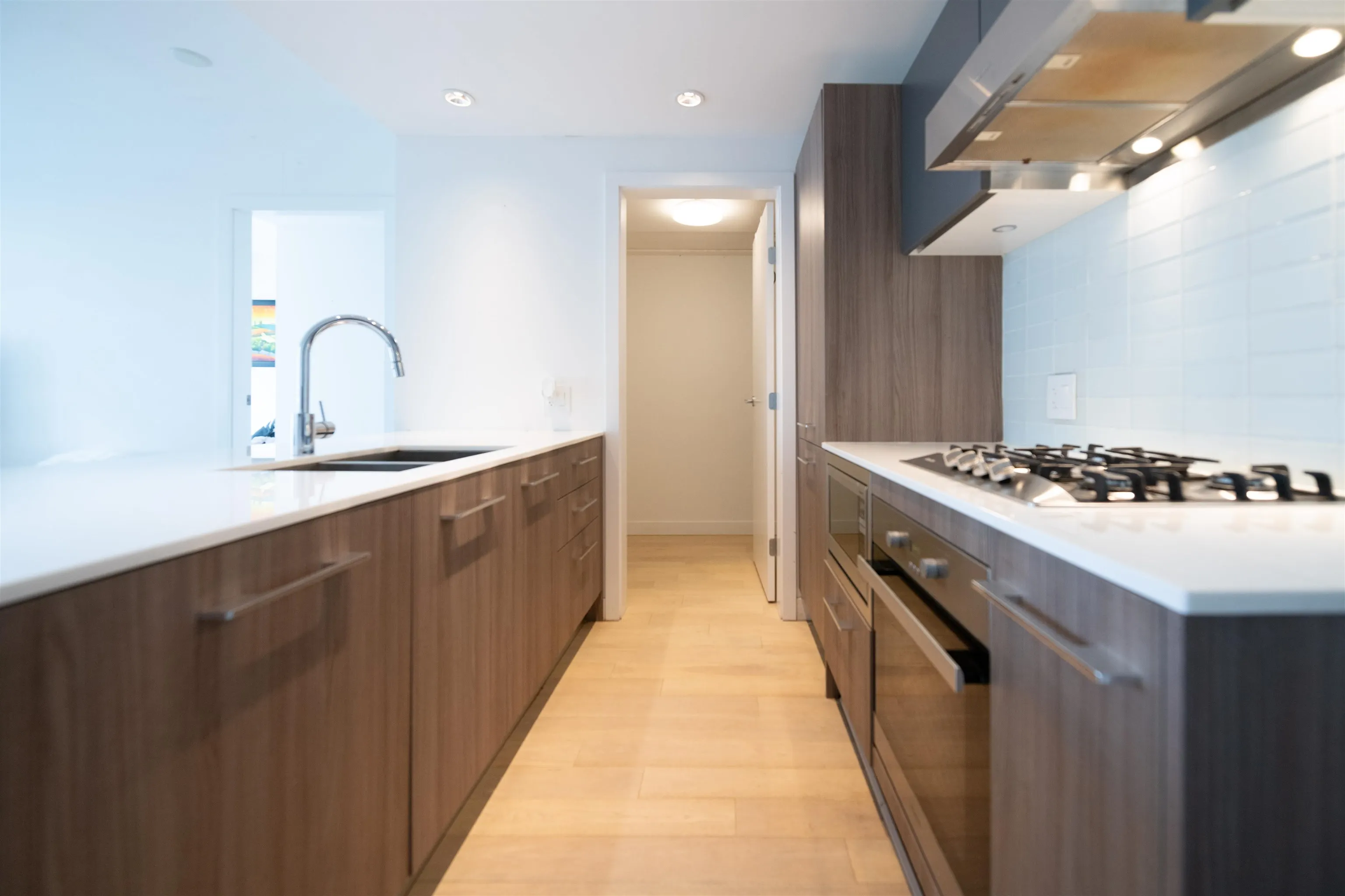 1012 2220 Kingsway